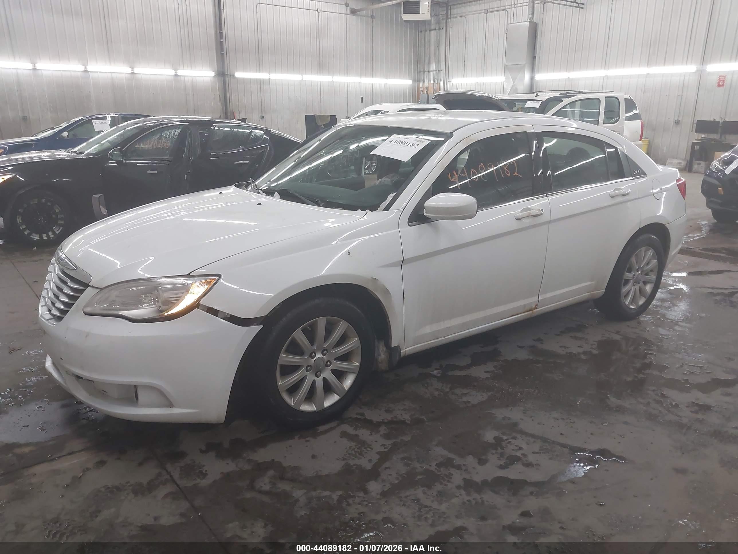 CHRYSLER 200 image 2