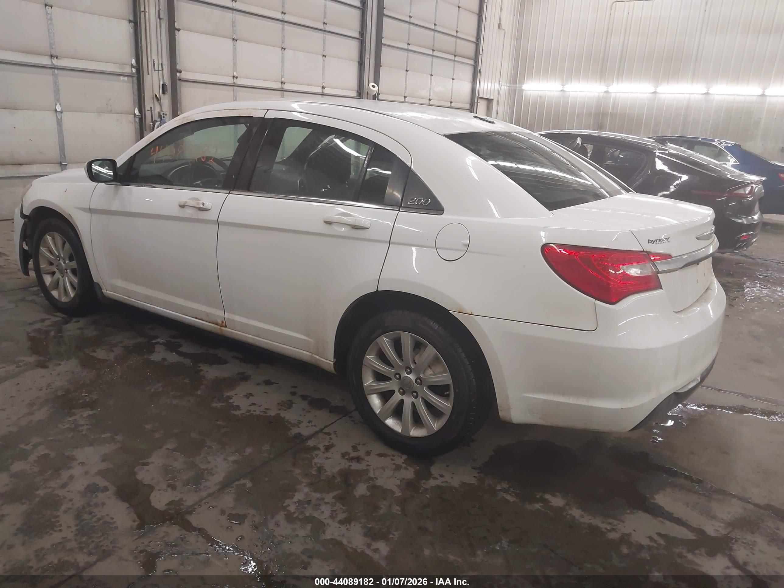 CHRYSLER 200 image 3