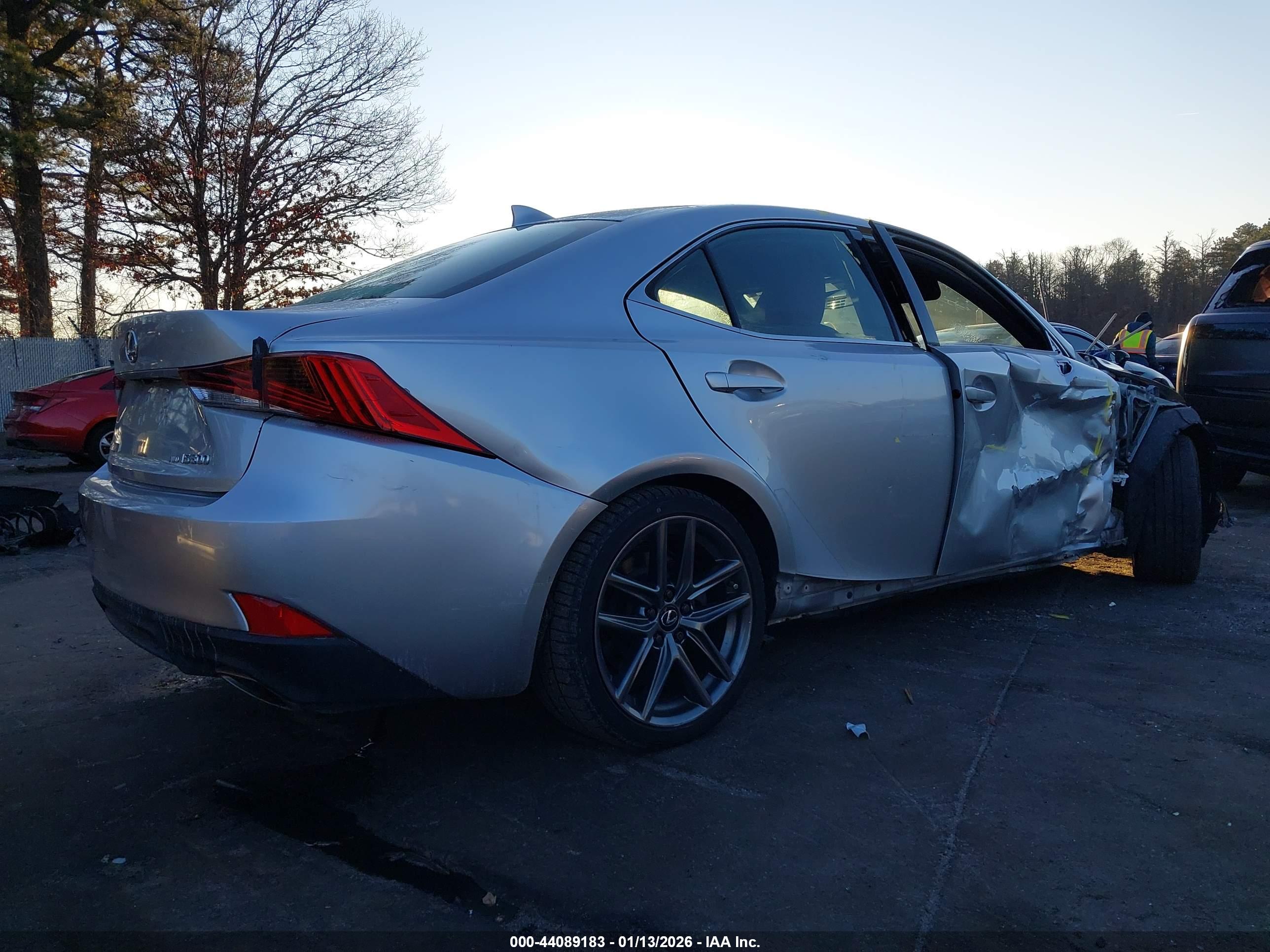 LEXUS IS image 4