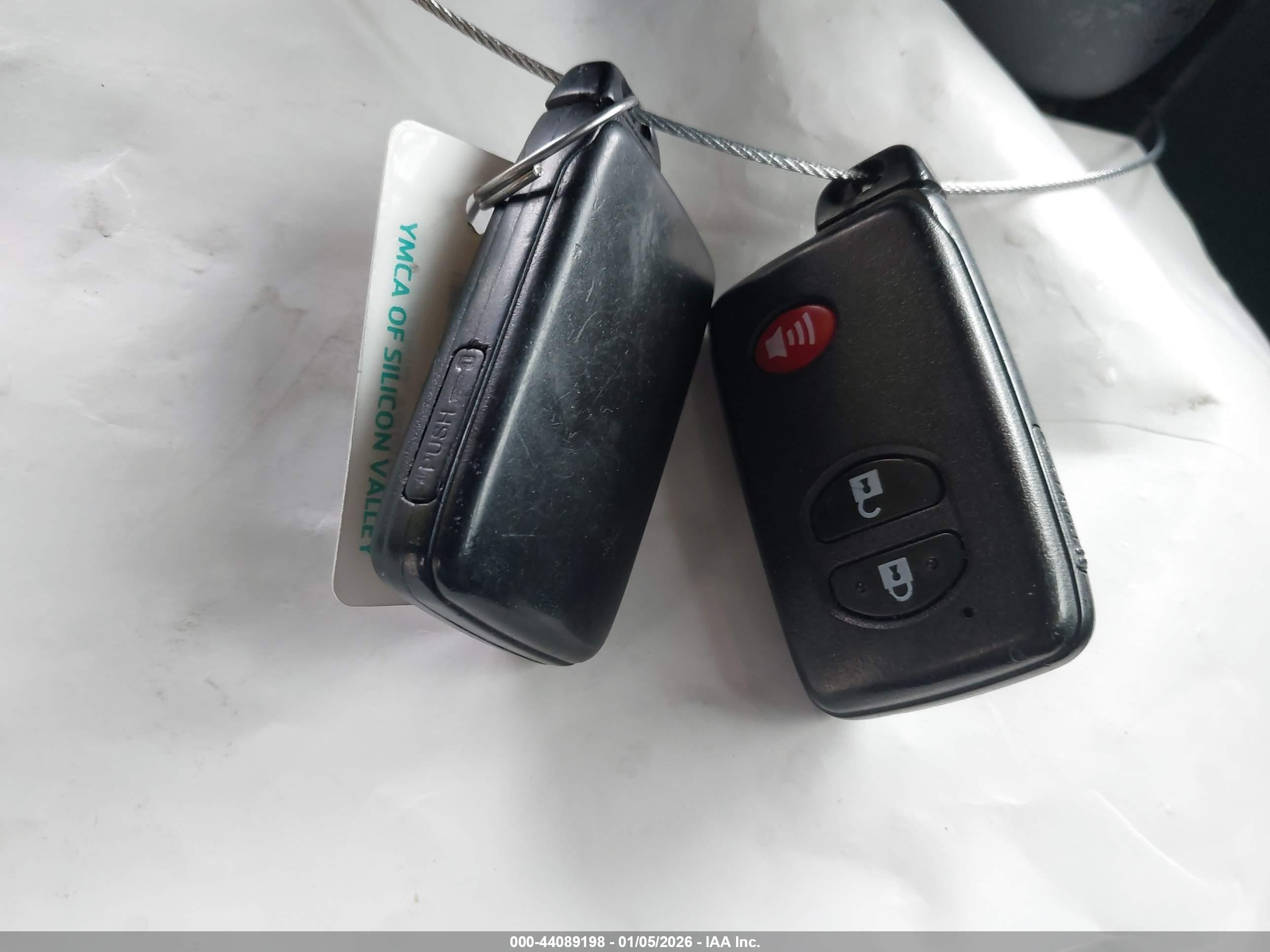 TOYOTA PRIUS image 11