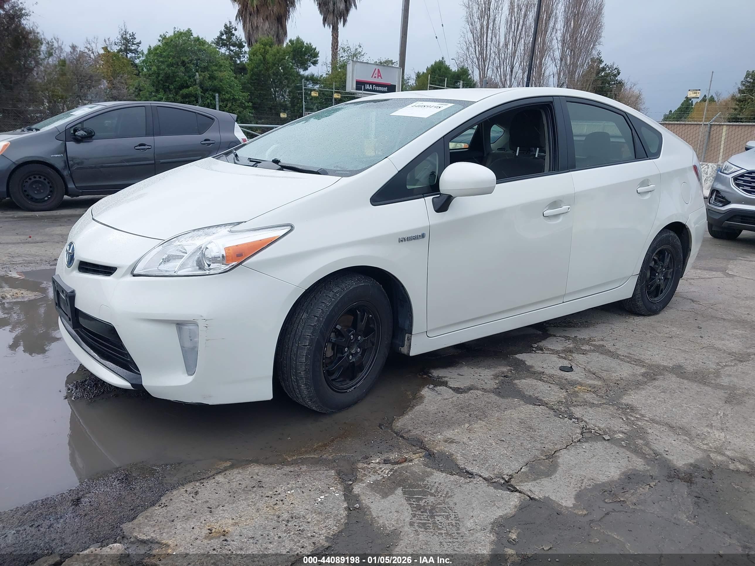 TOYOTA PRIUS image 2