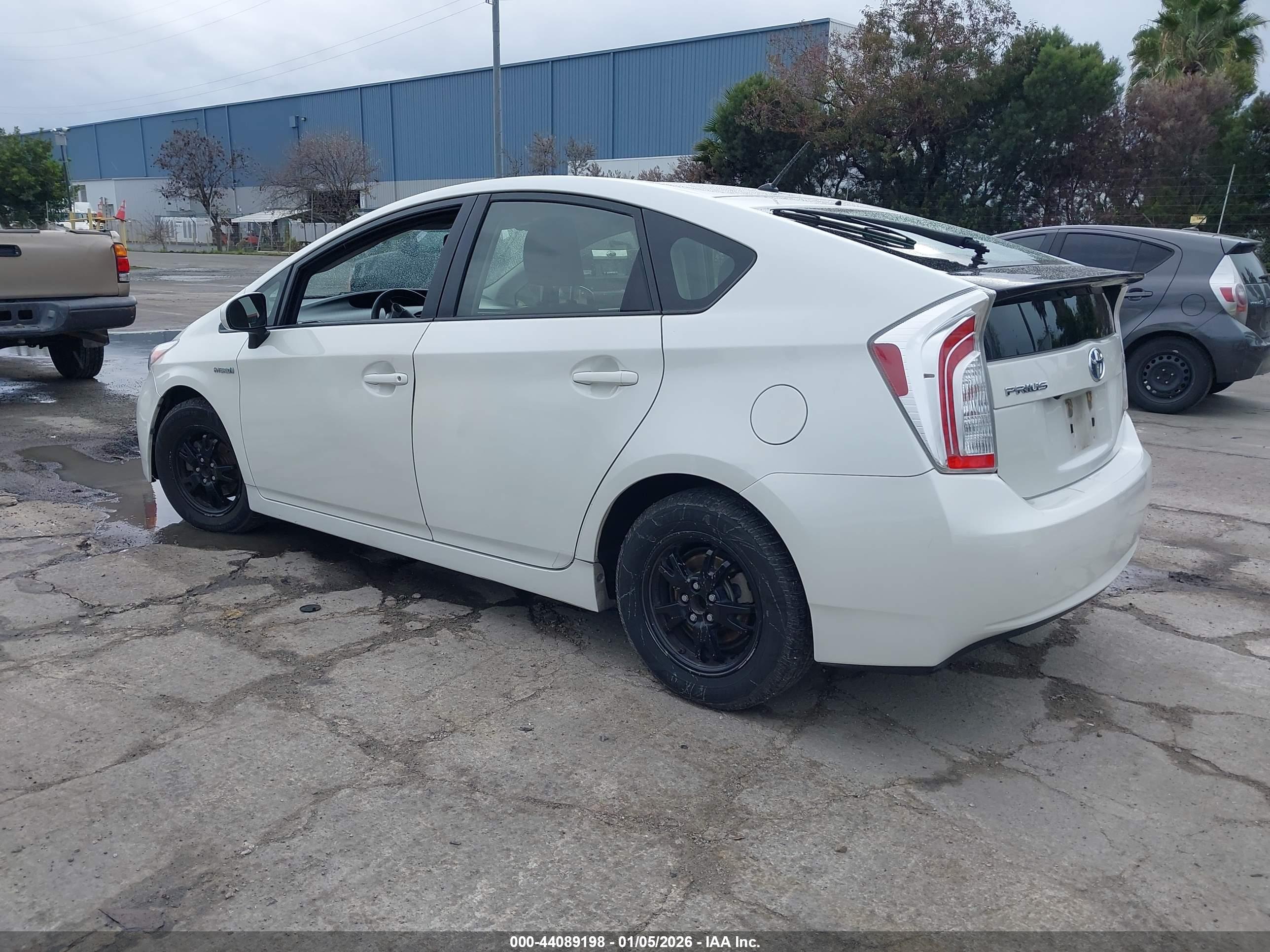TOYOTA PRIUS image 3