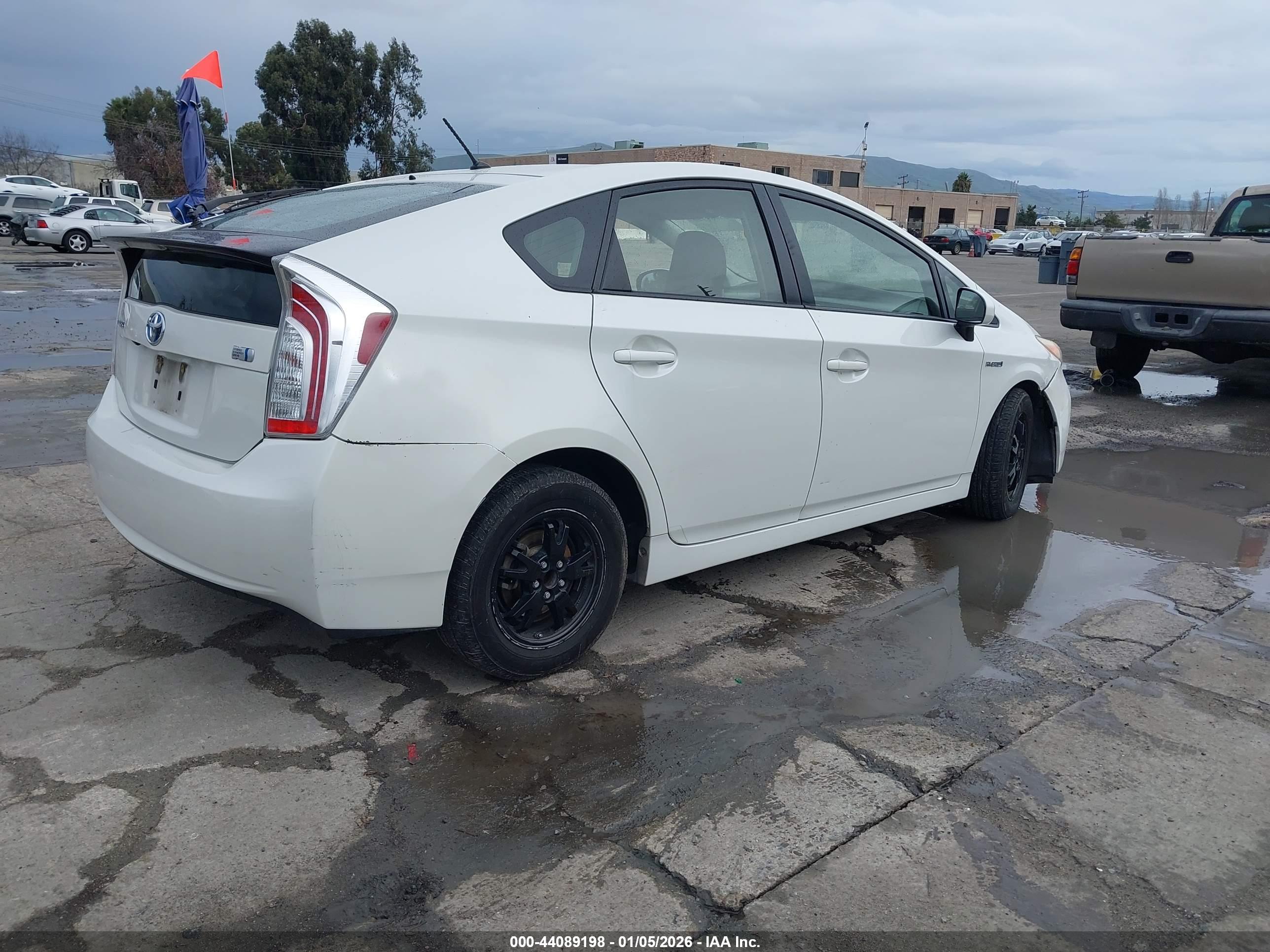 TOYOTA PRIUS image 4
