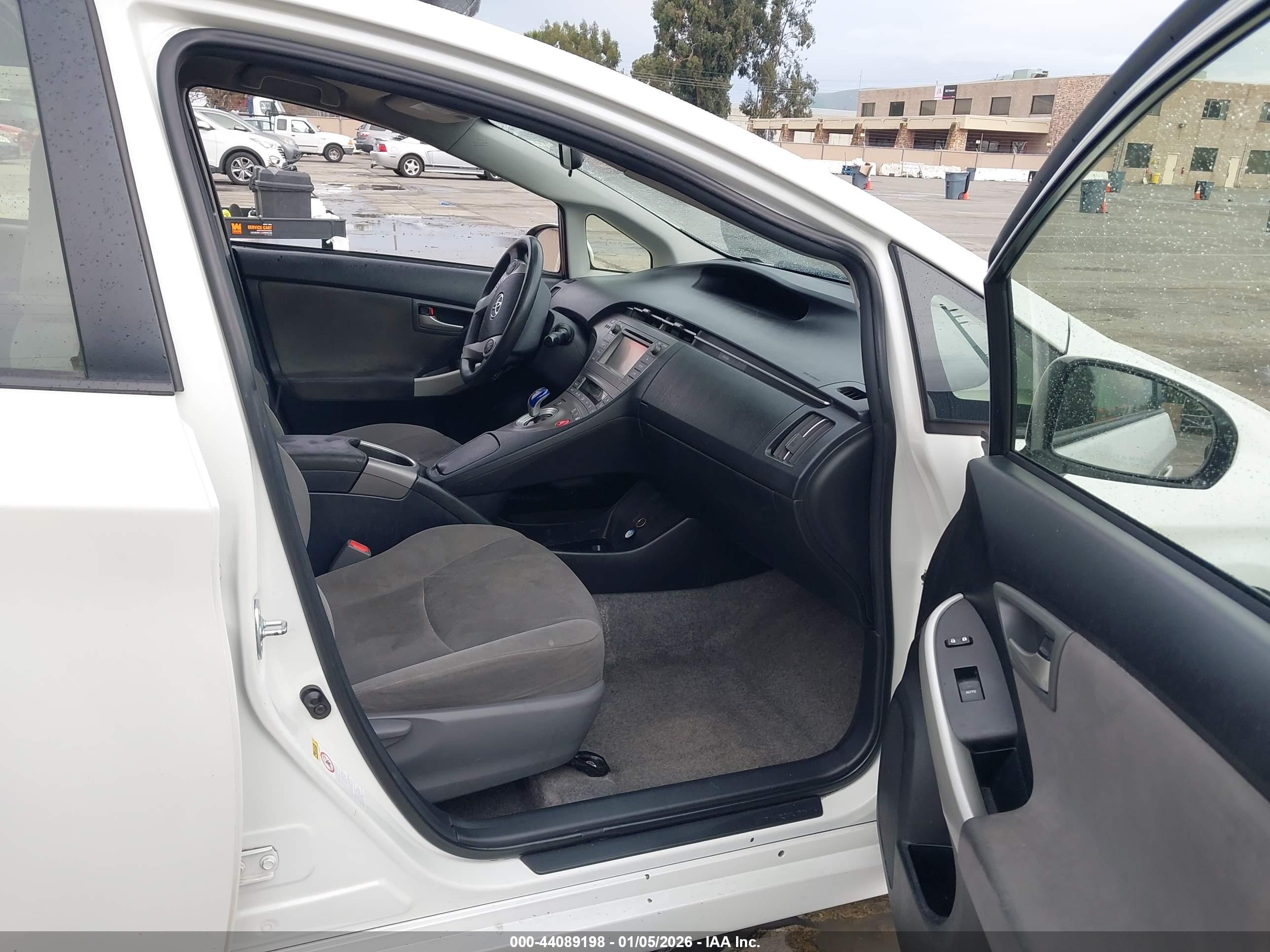 TOYOTA PRIUS image 5