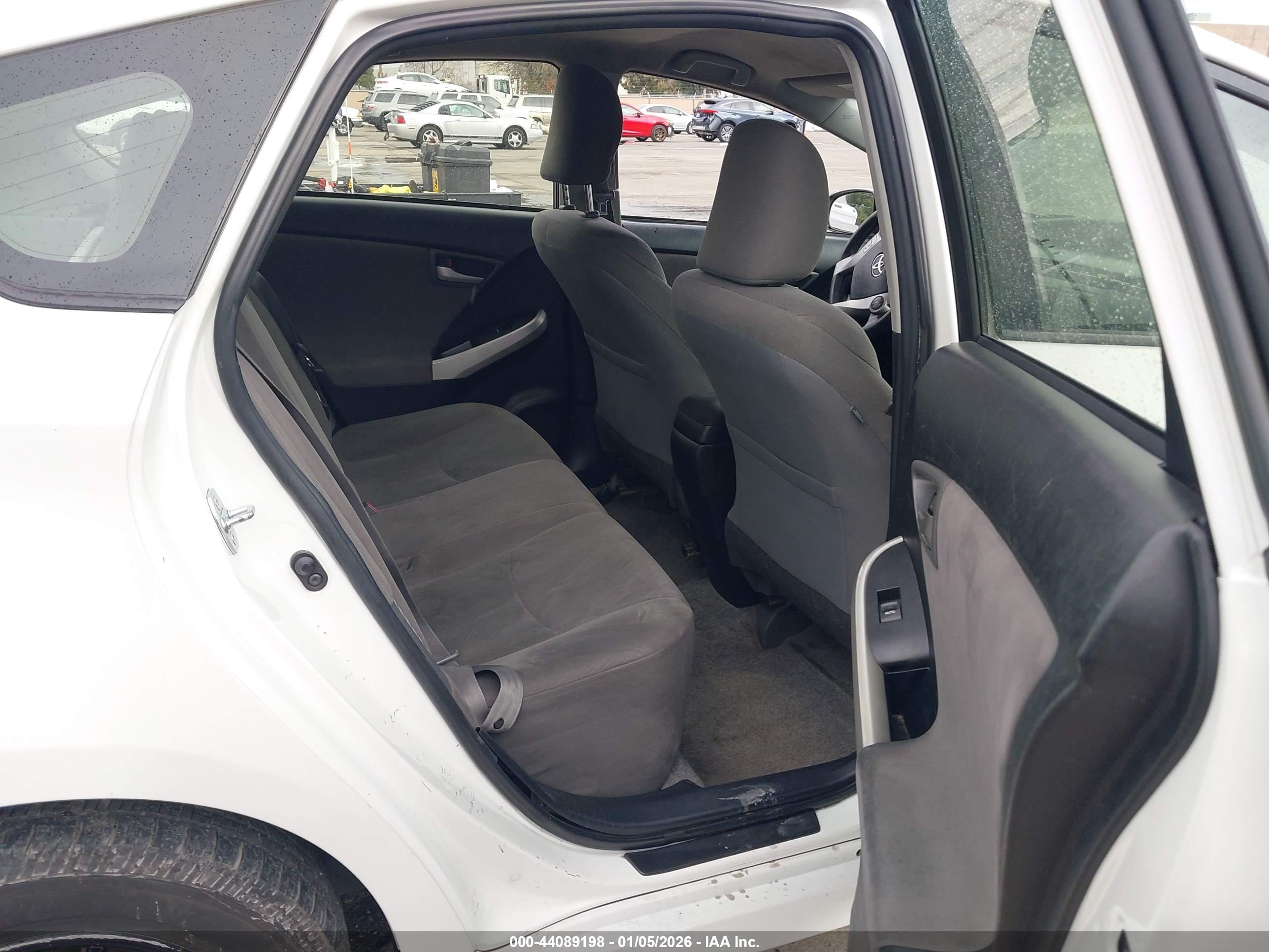TOYOTA PRIUS image 8