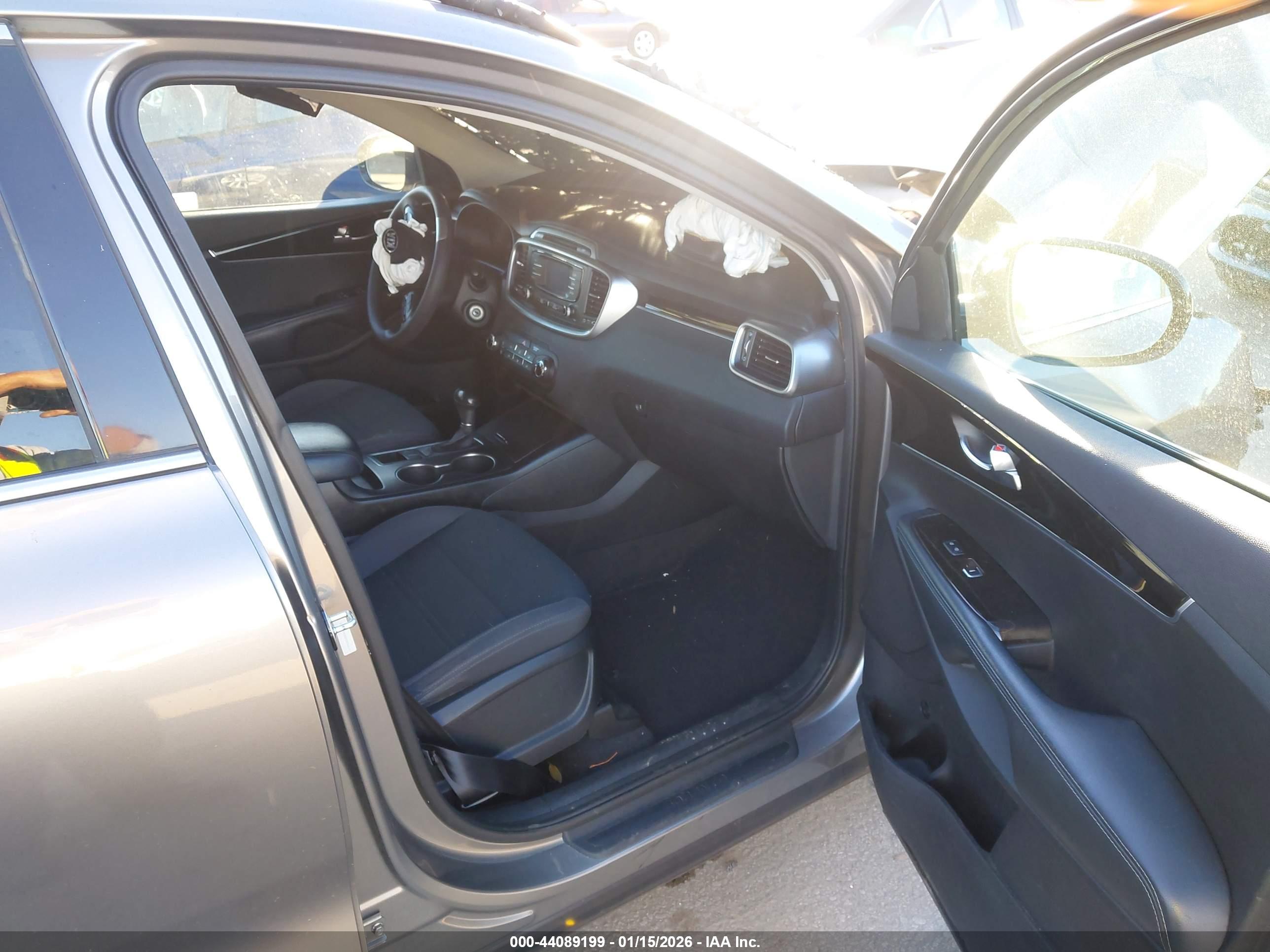 KIA SORENTO image 5