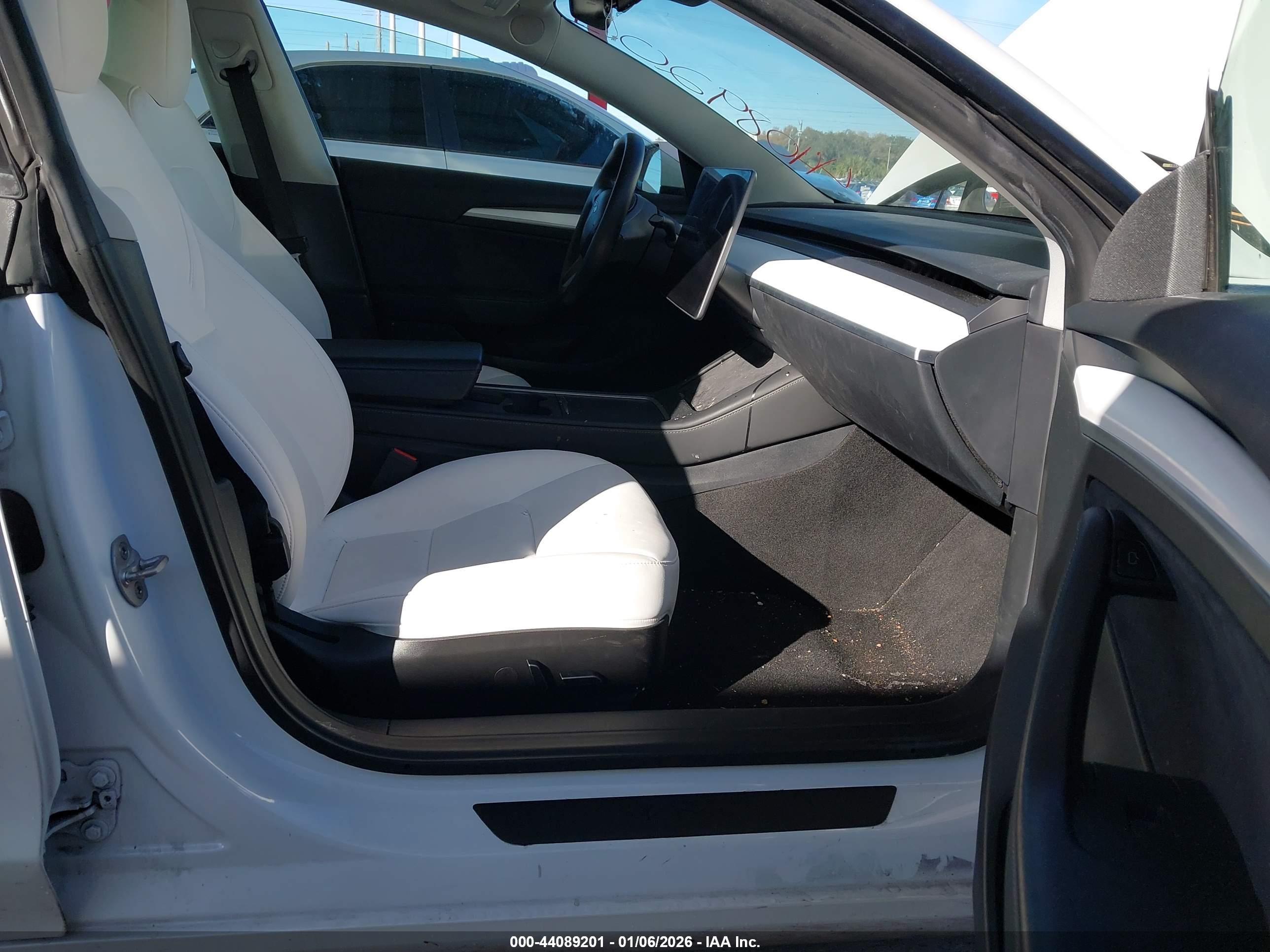 TESLA MODEL image 5