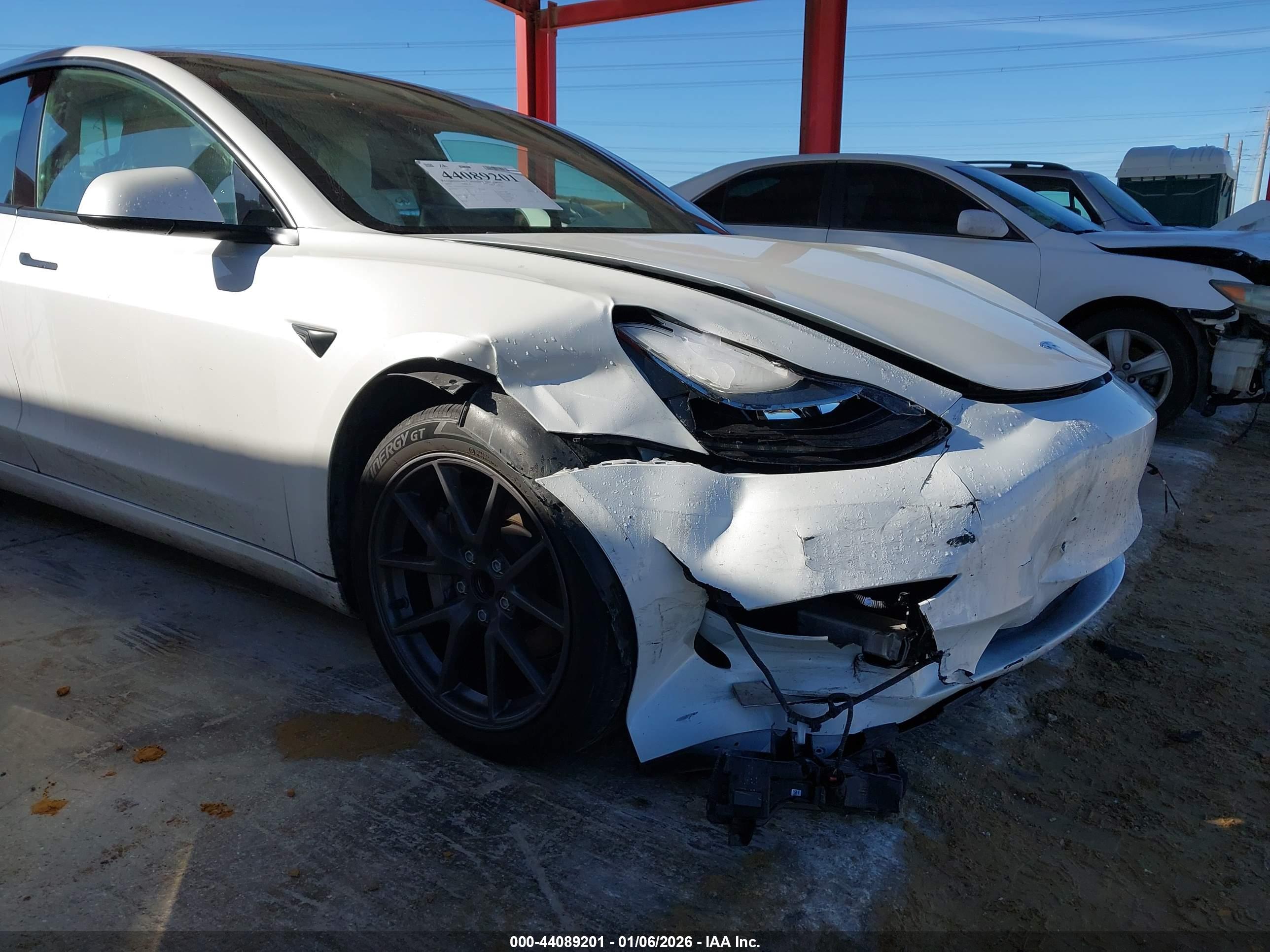 TESLA MODEL image 6