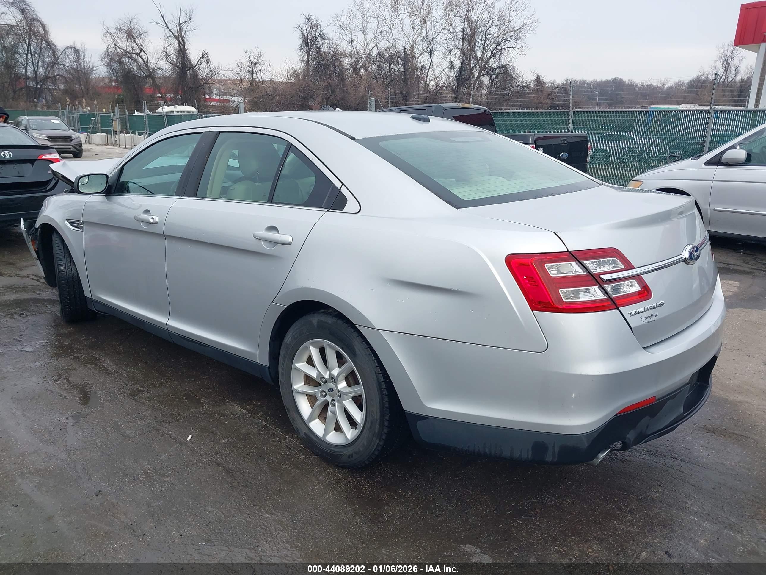 FORD TAURUS image 3