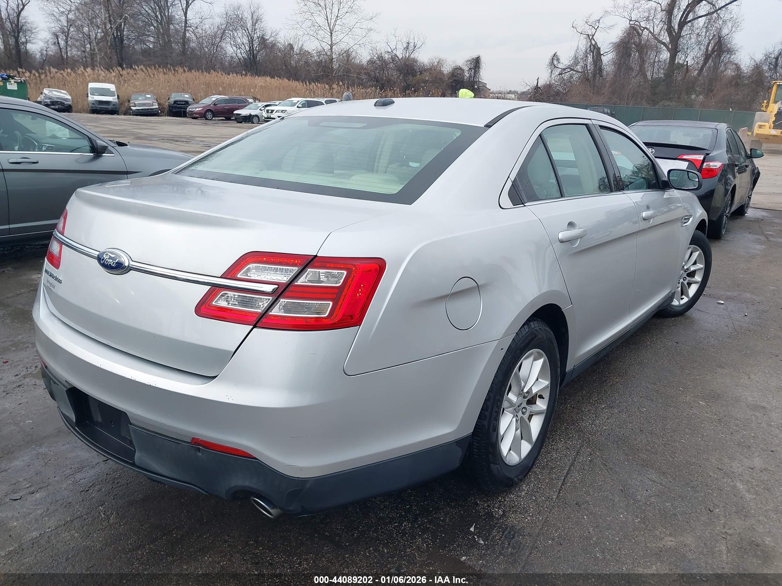 FORD TAURUS image 4