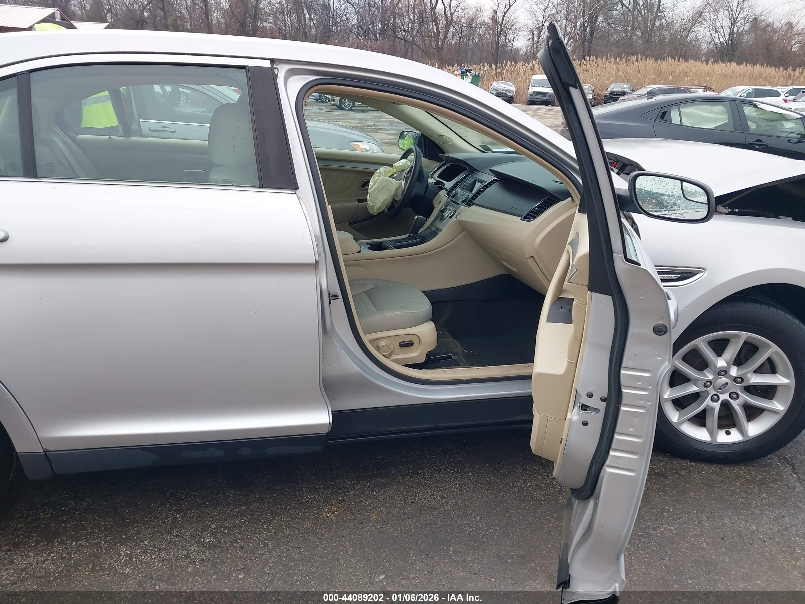 FORD TAURUS image 5