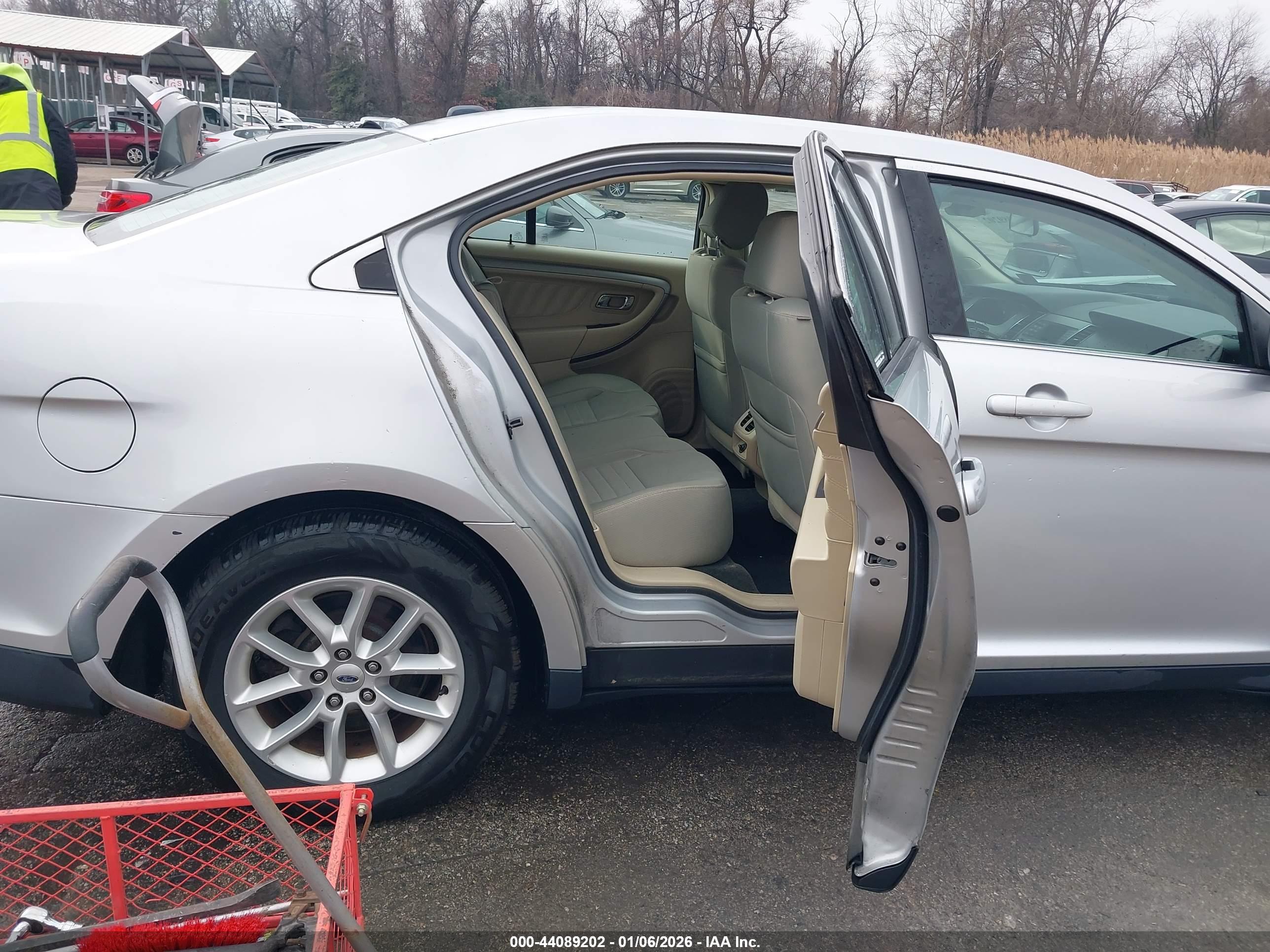 FORD TAURUS image 8