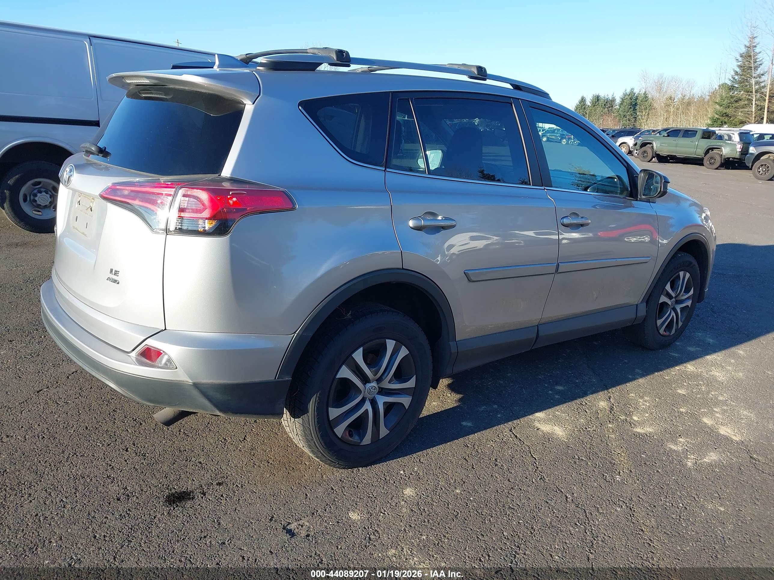 TOYOTA RAV4 image 4
