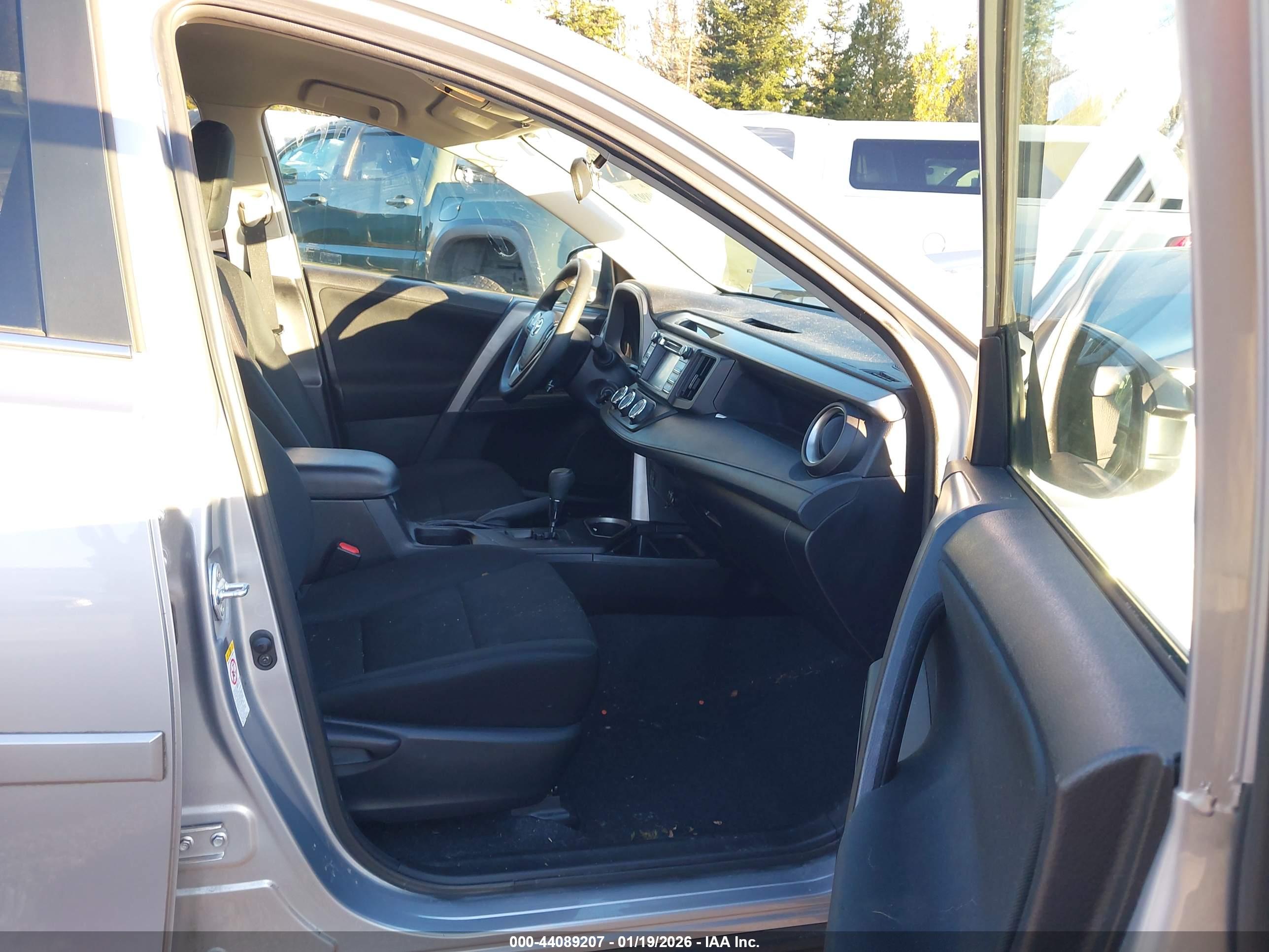 TOYOTA RAV4 image 5