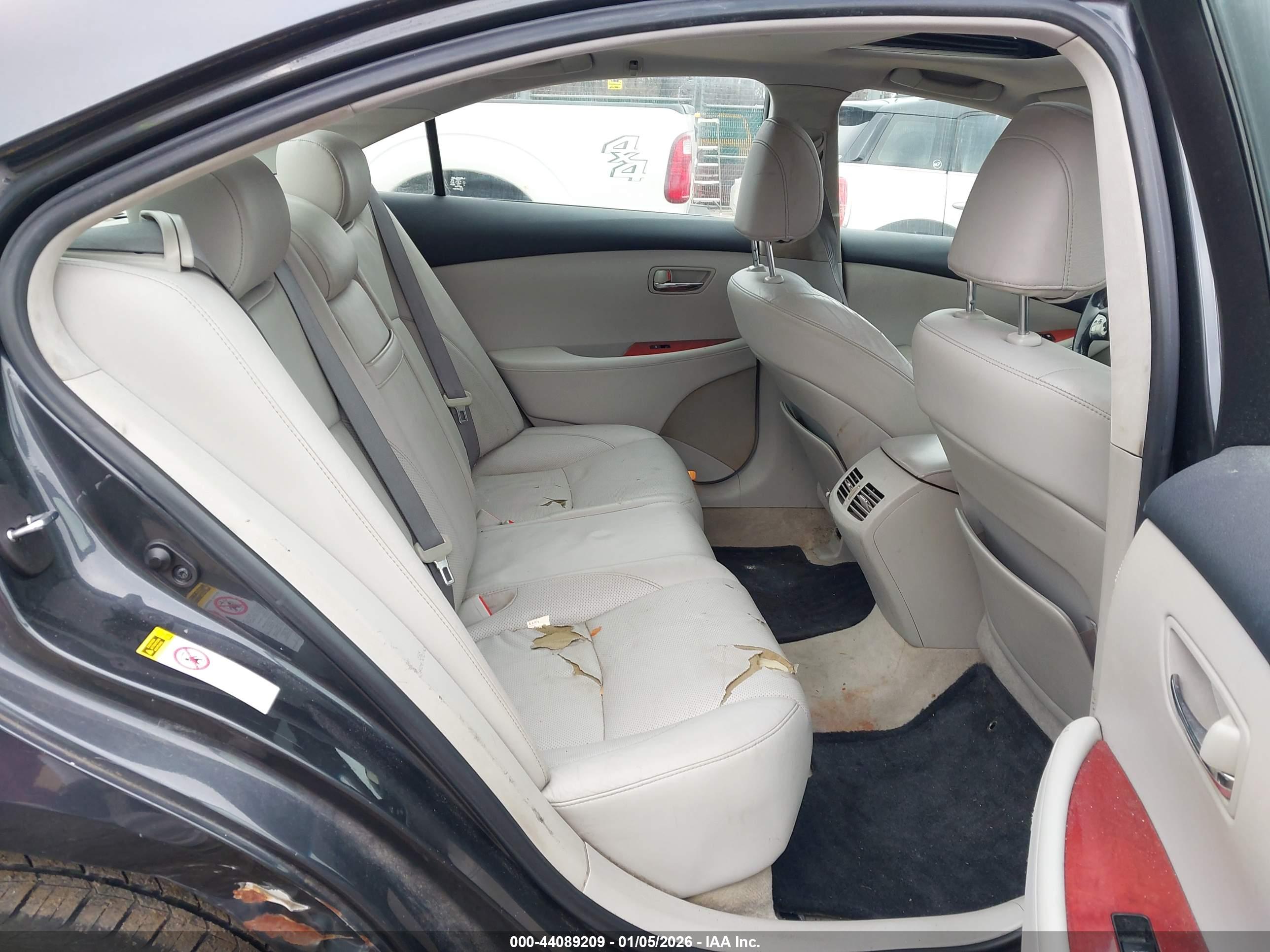 LEXUS ES image 8