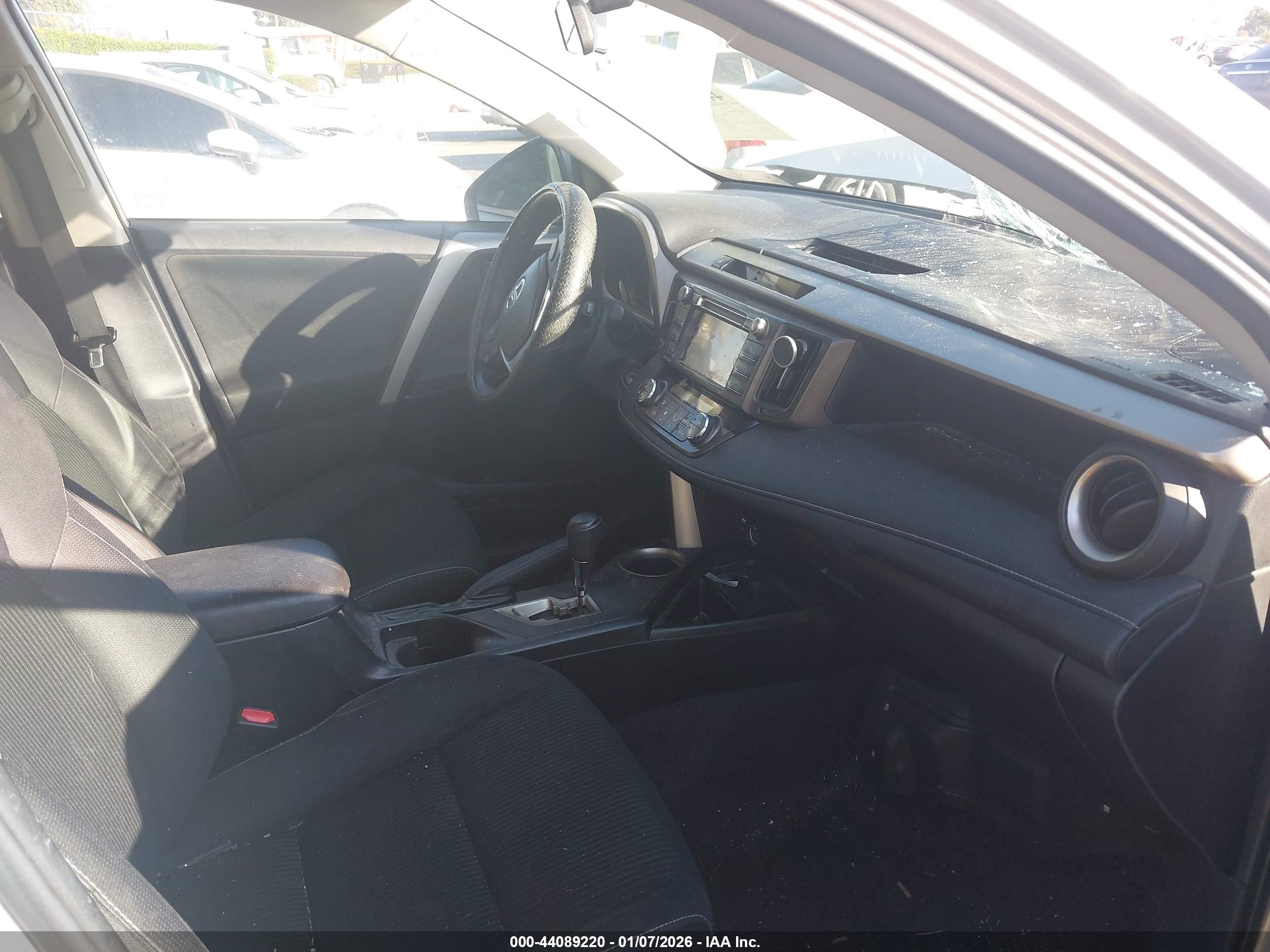 TOYOTA RAV4 image 5