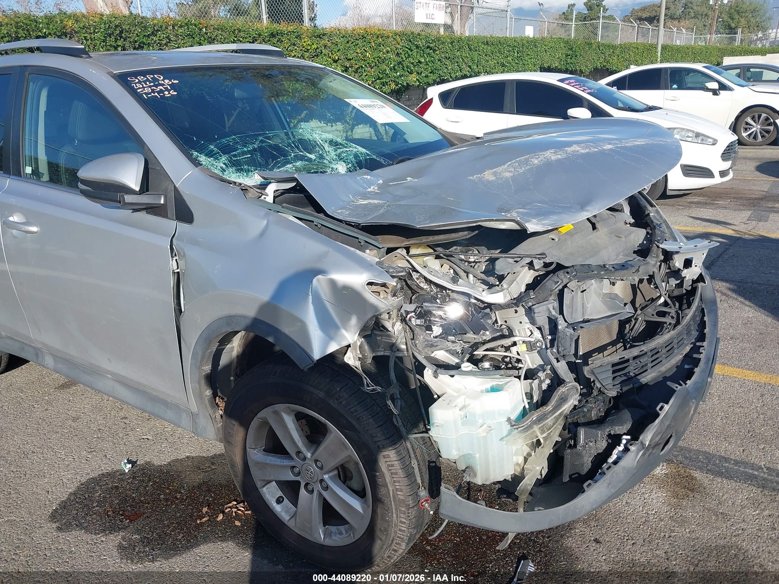 TOYOTA RAV4 image 6