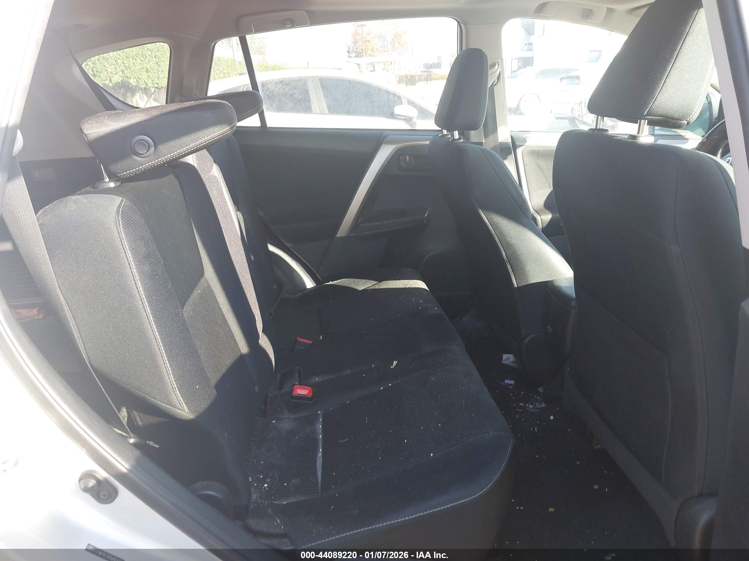 TOYOTA RAV4 image 8