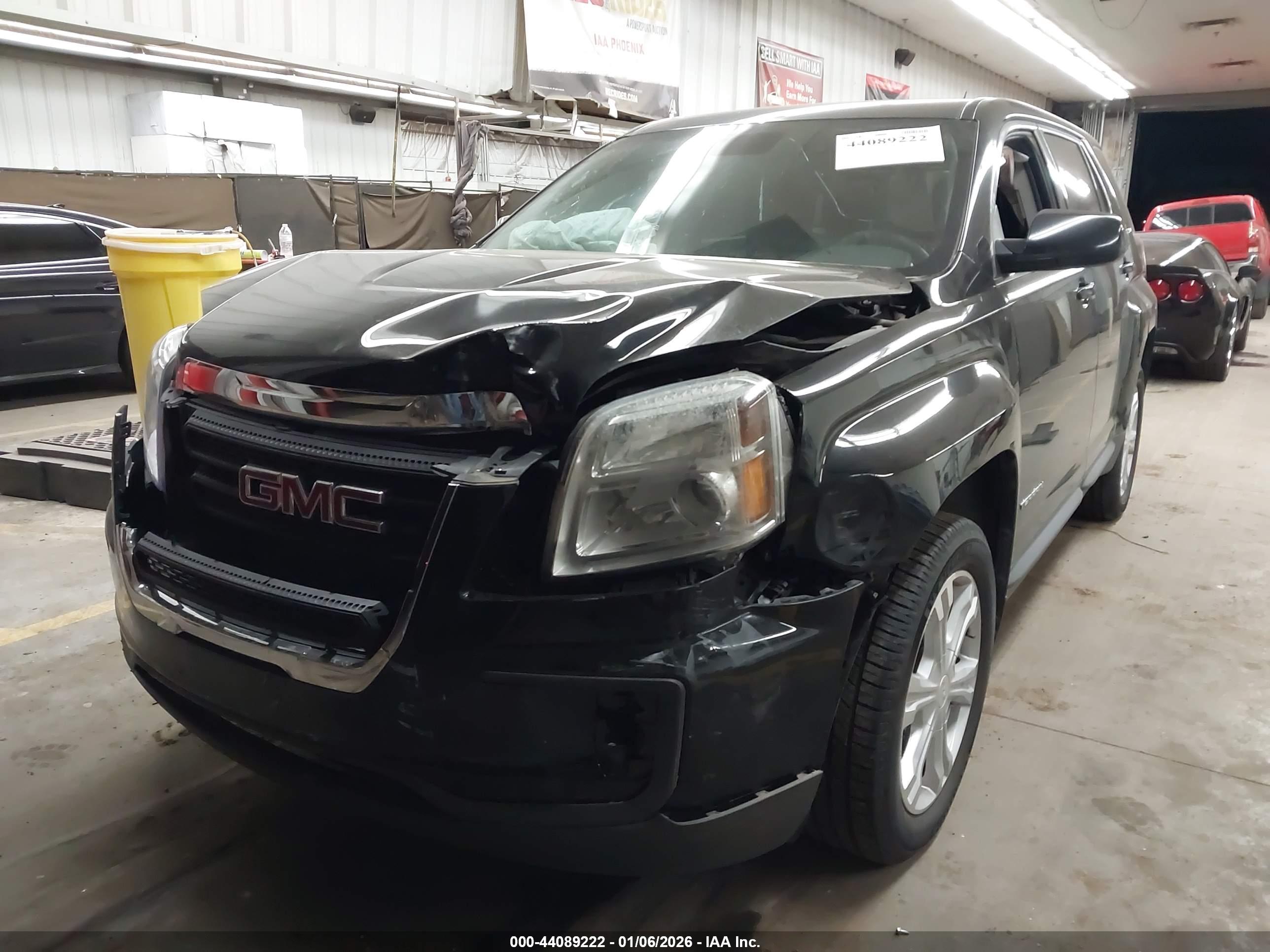 GMC TERRAIN image 2