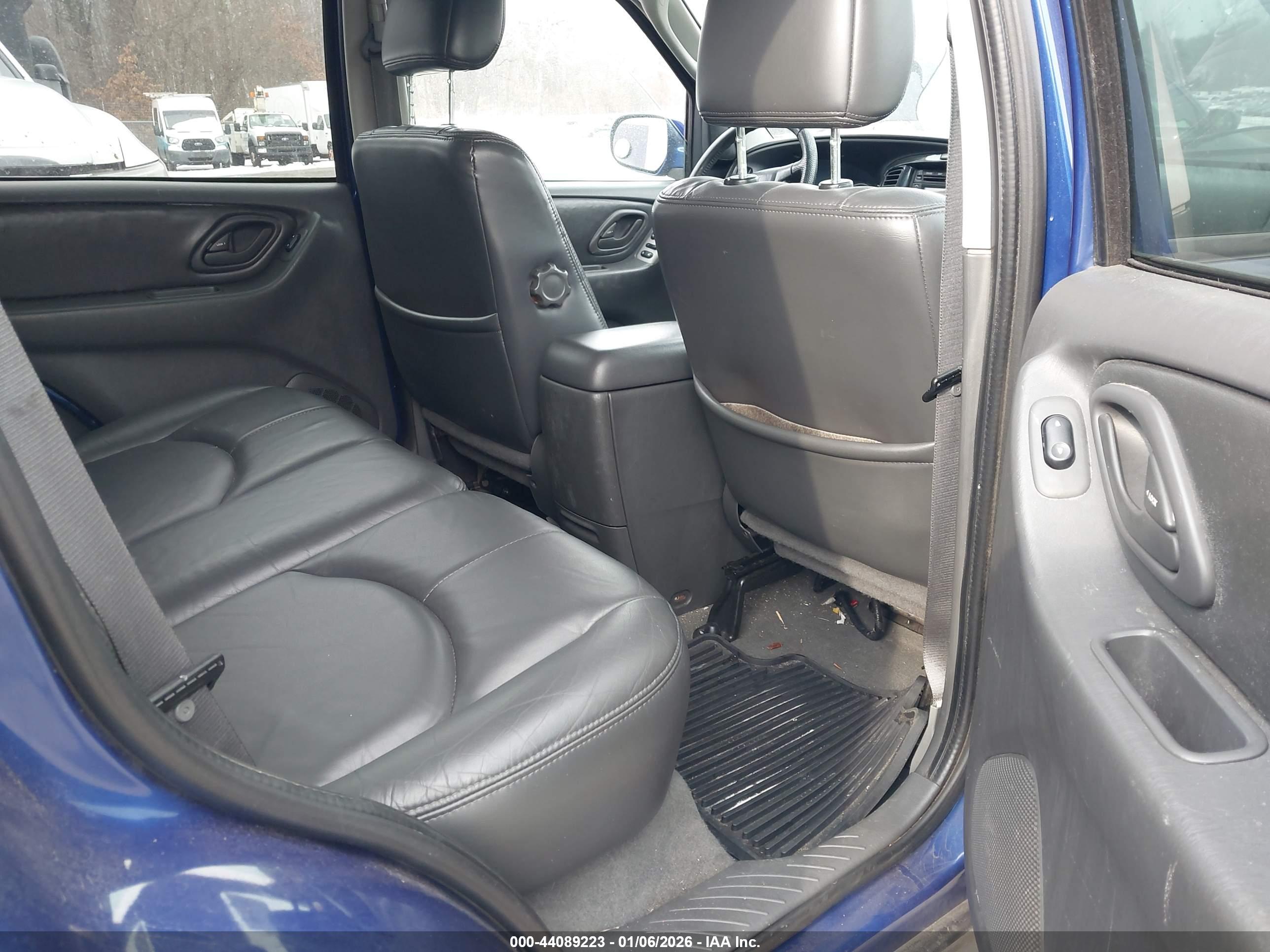 MAZDA TRIBUTE image 8