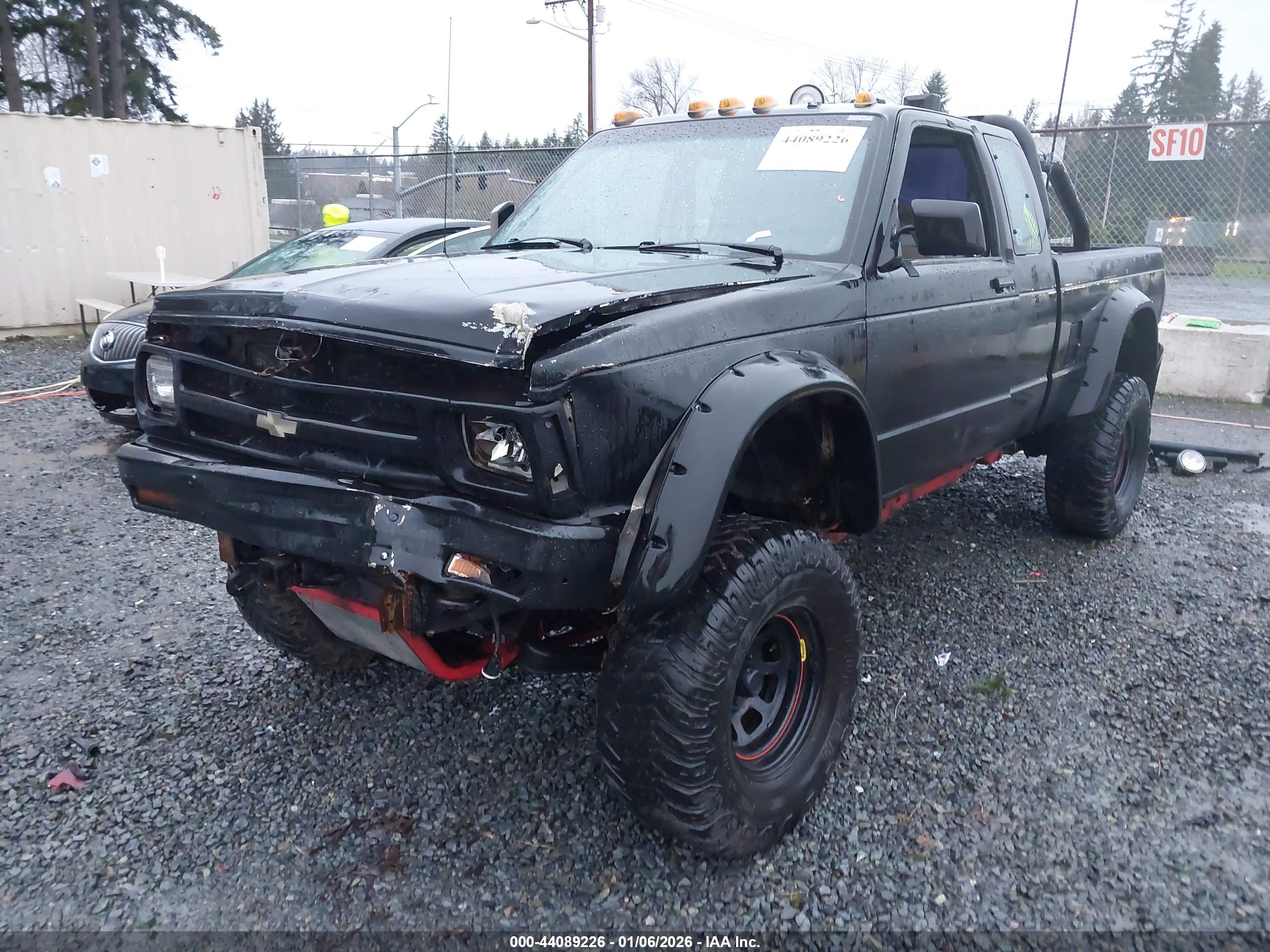 CHEVROLET S image 2