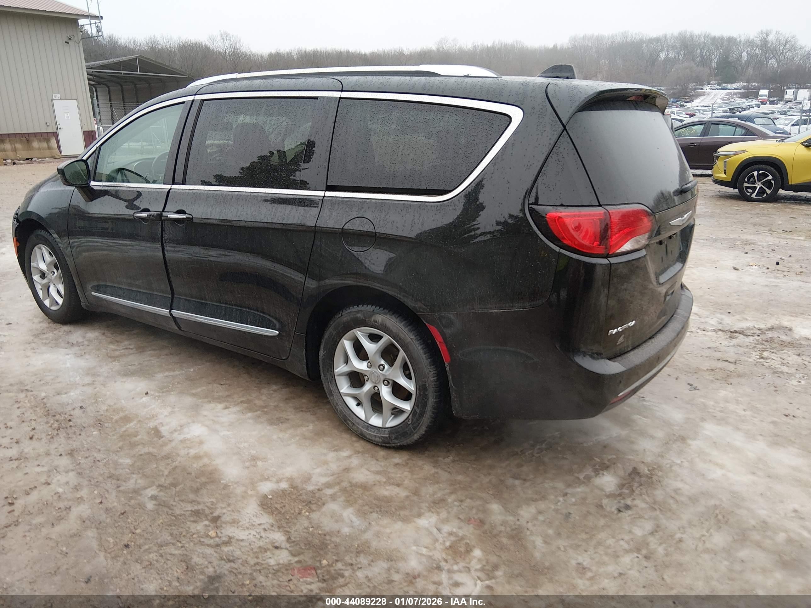 CHRYSLER PACIFICA image 3
