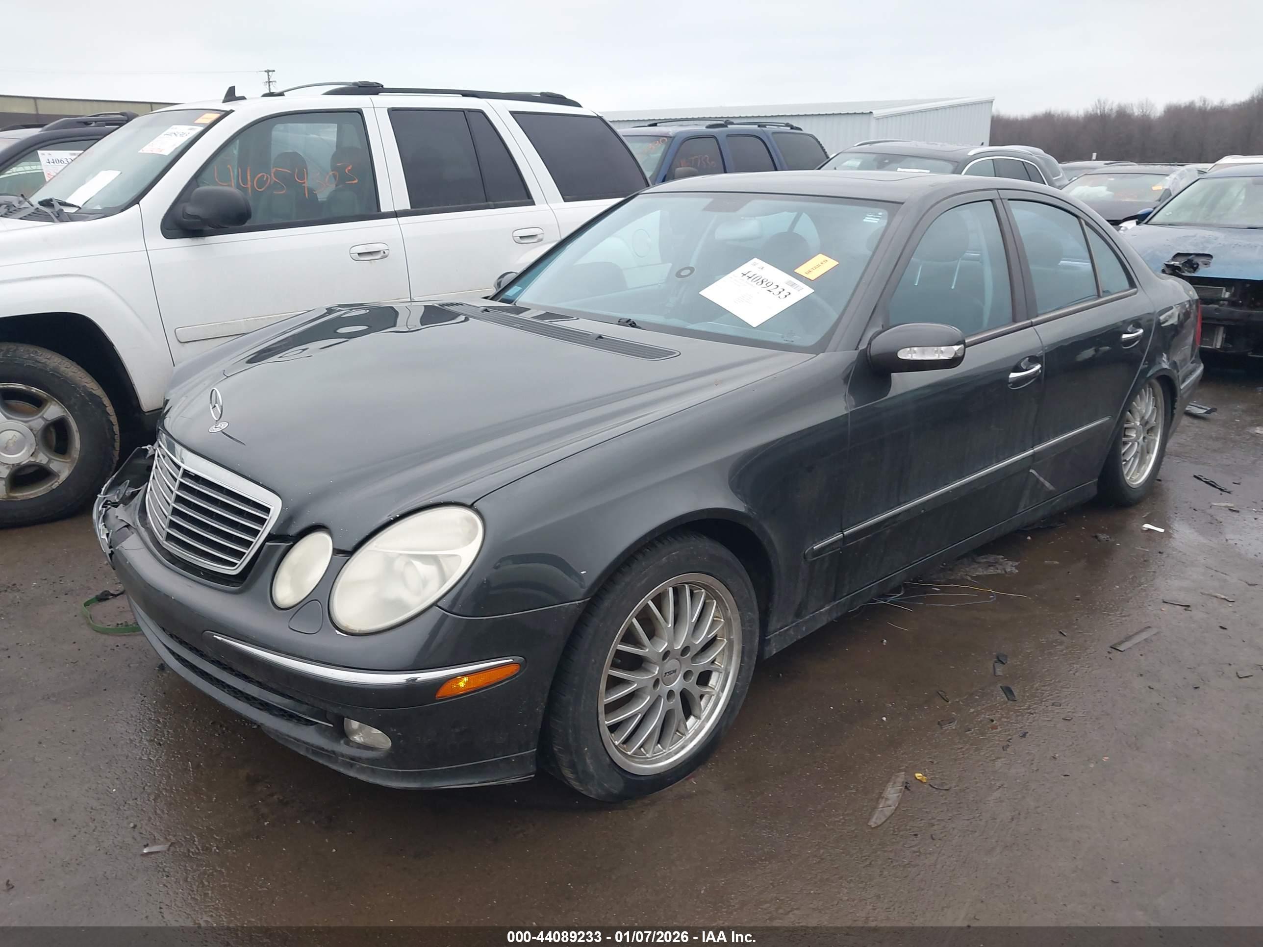 MERCEDES-BENZ E image 2
