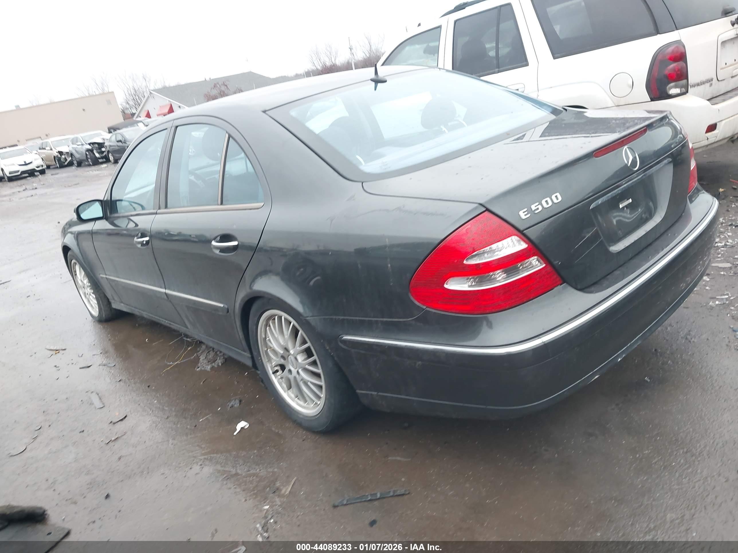 MERCEDES-BENZ E image 3