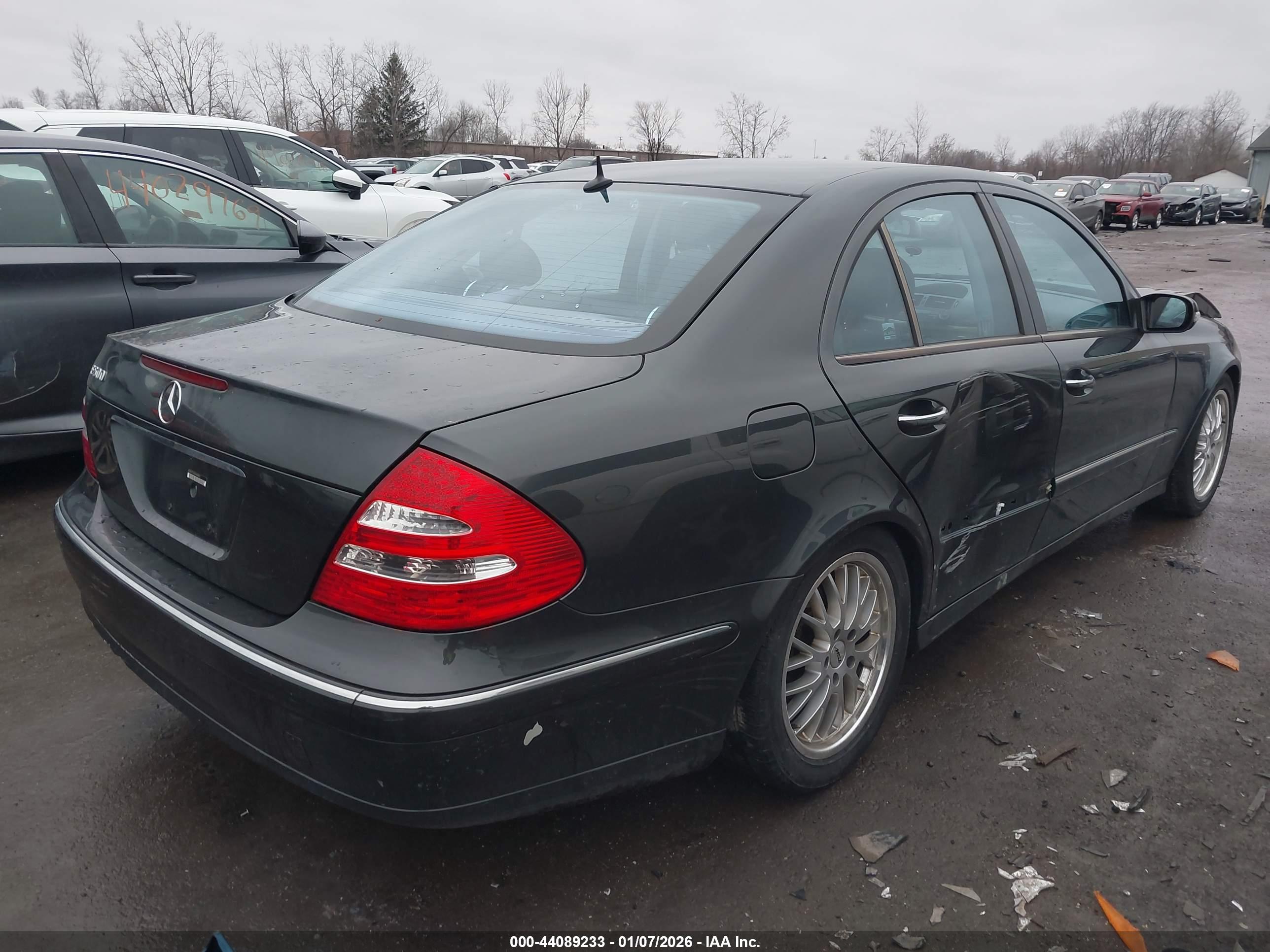 MERCEDES-BENZ E image 4