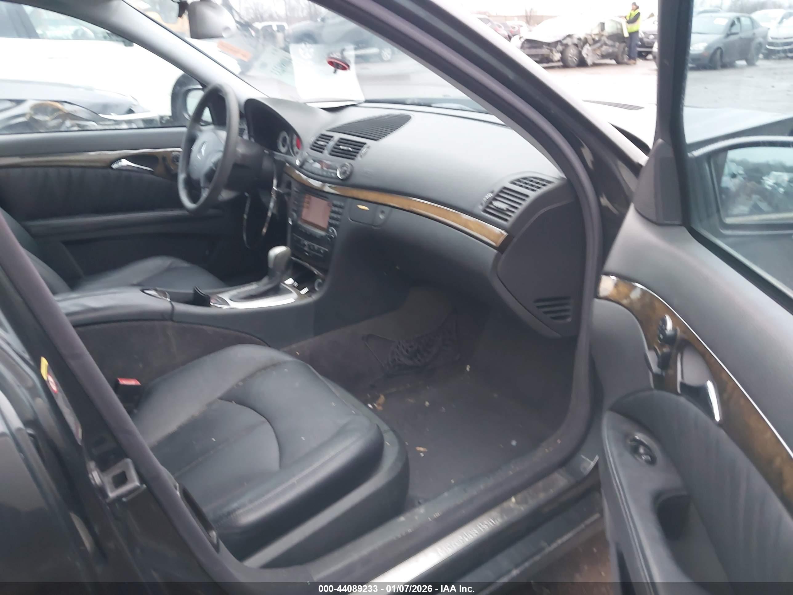 MERCEDES-BENZ E image 5