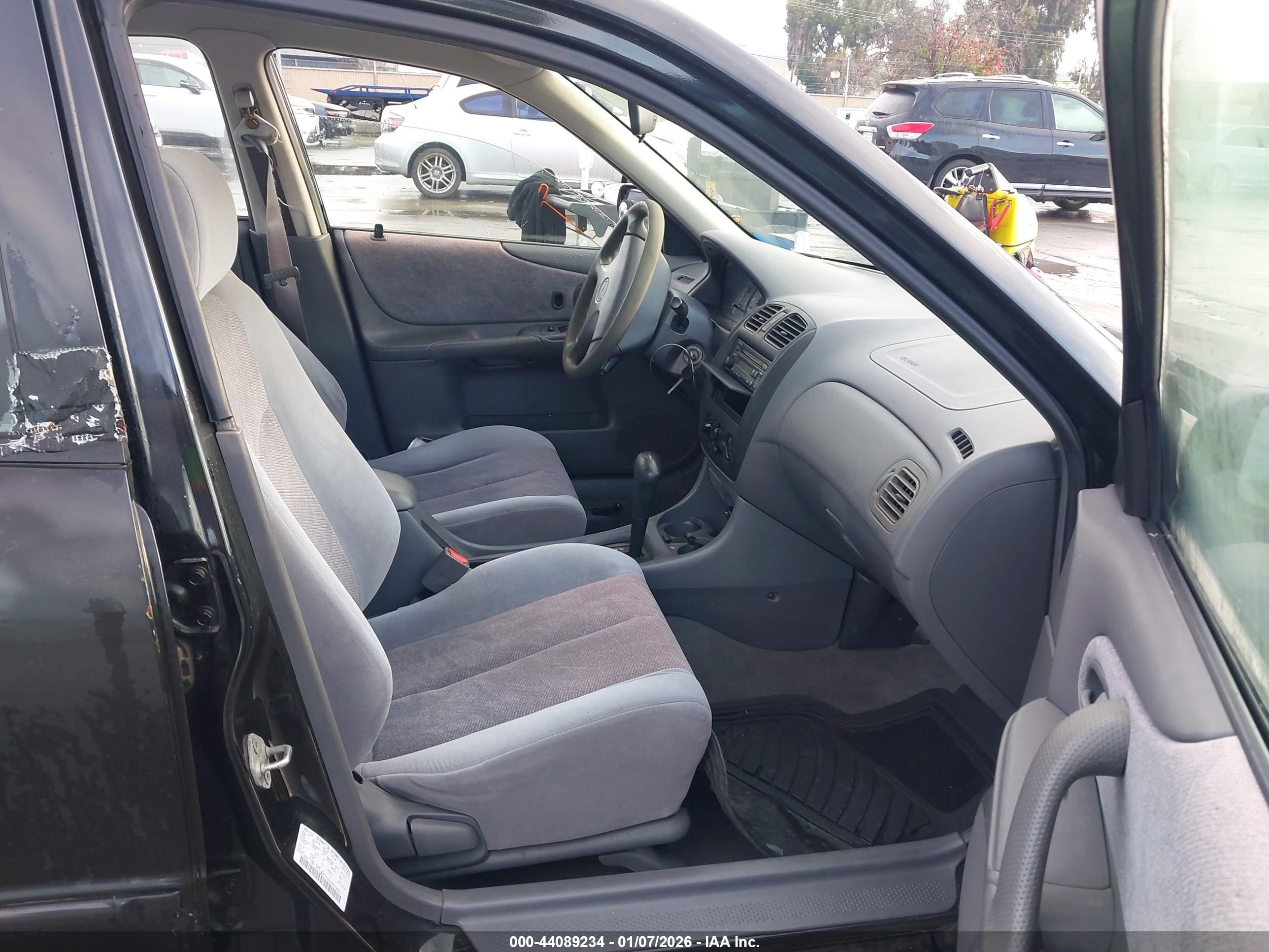MAZDA PROTEGE image 5