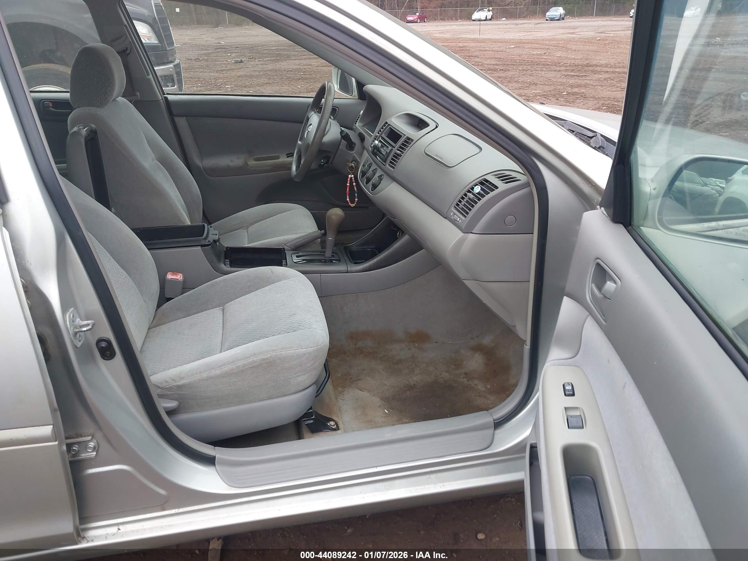 TOYOTA CAMRY image 5