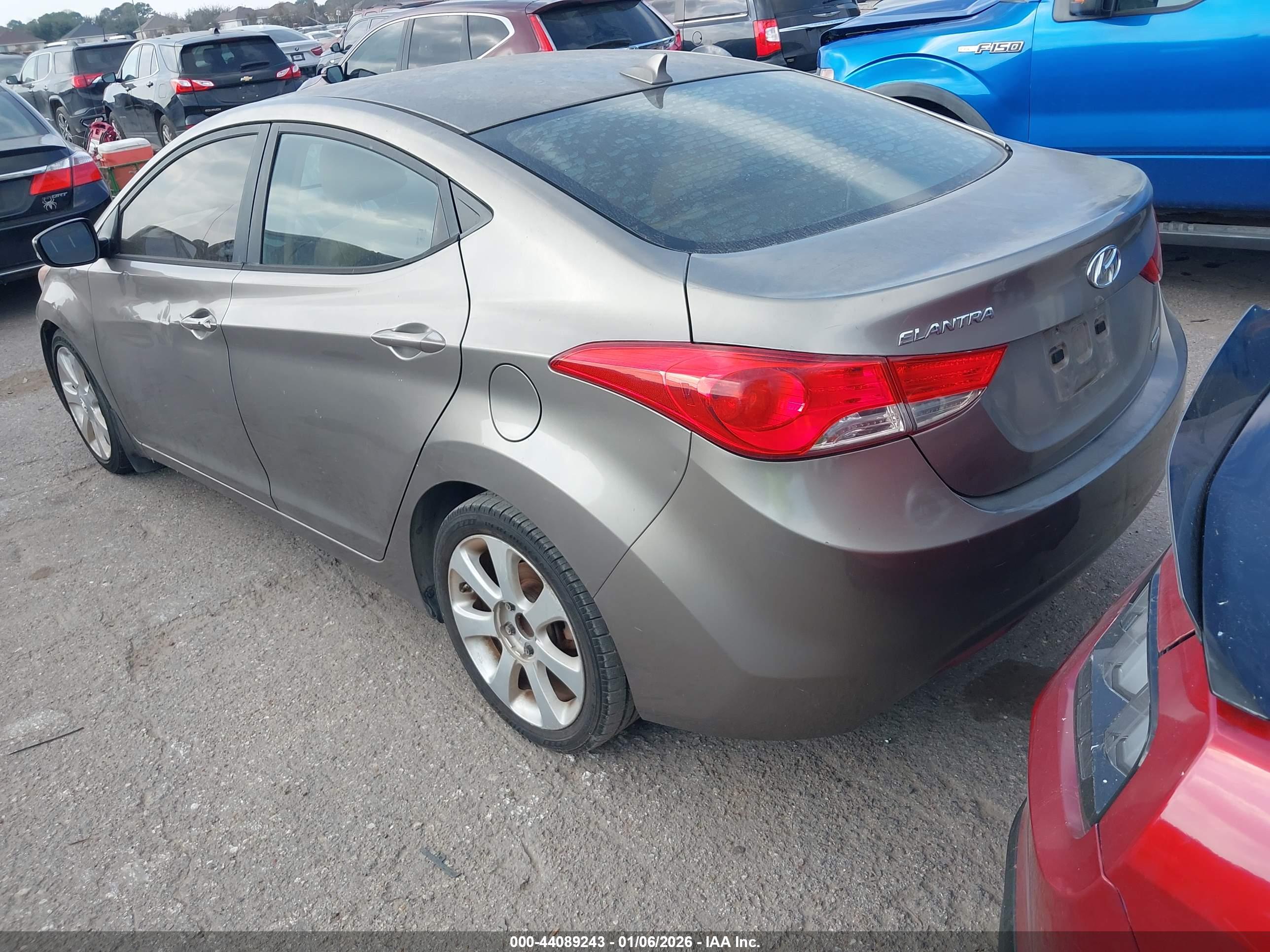 HYUNDAI ELANTRA image 3
