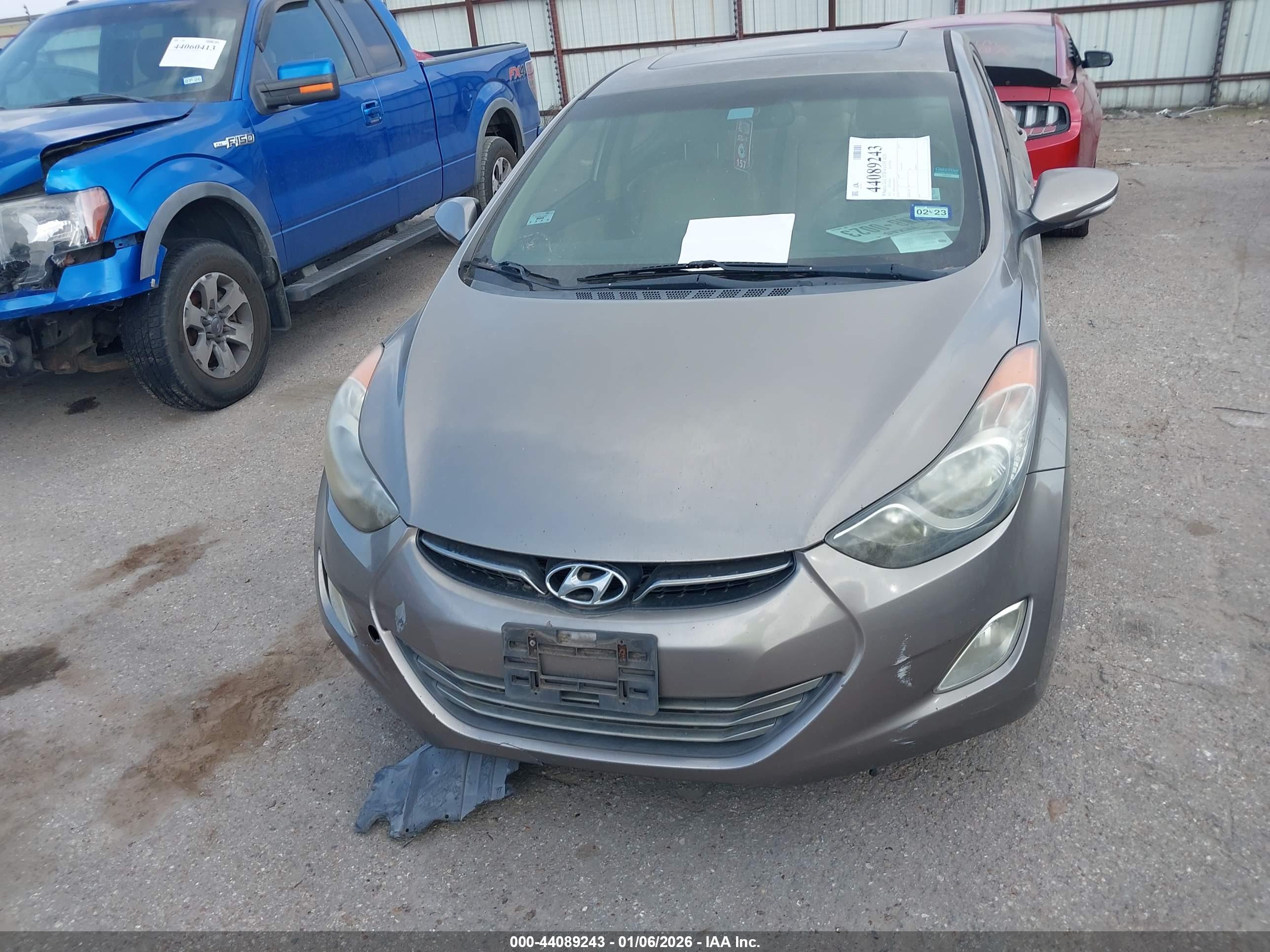 HYUNDAI ELANTRA image 6