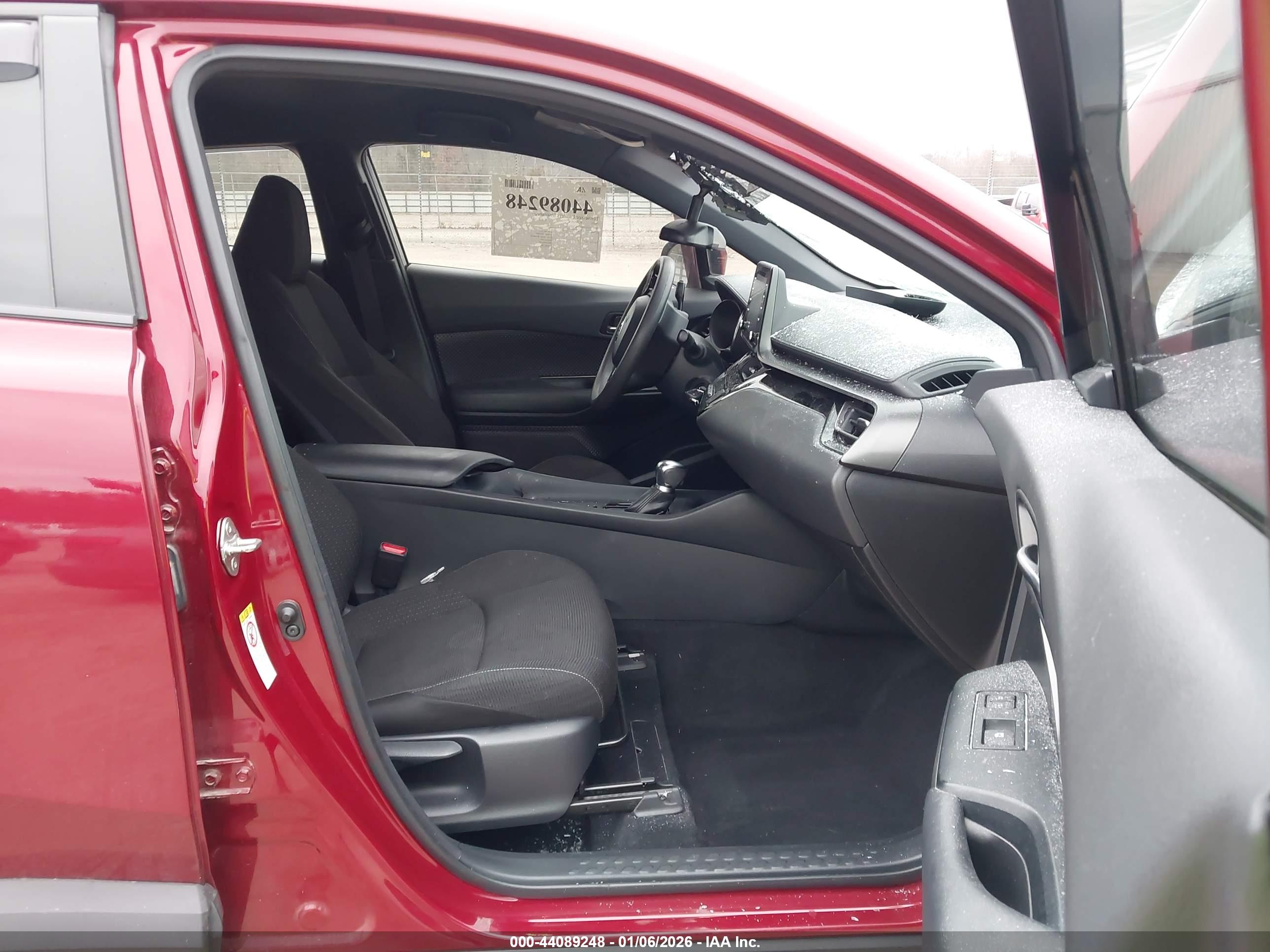 TOYOTA C-HR image 5