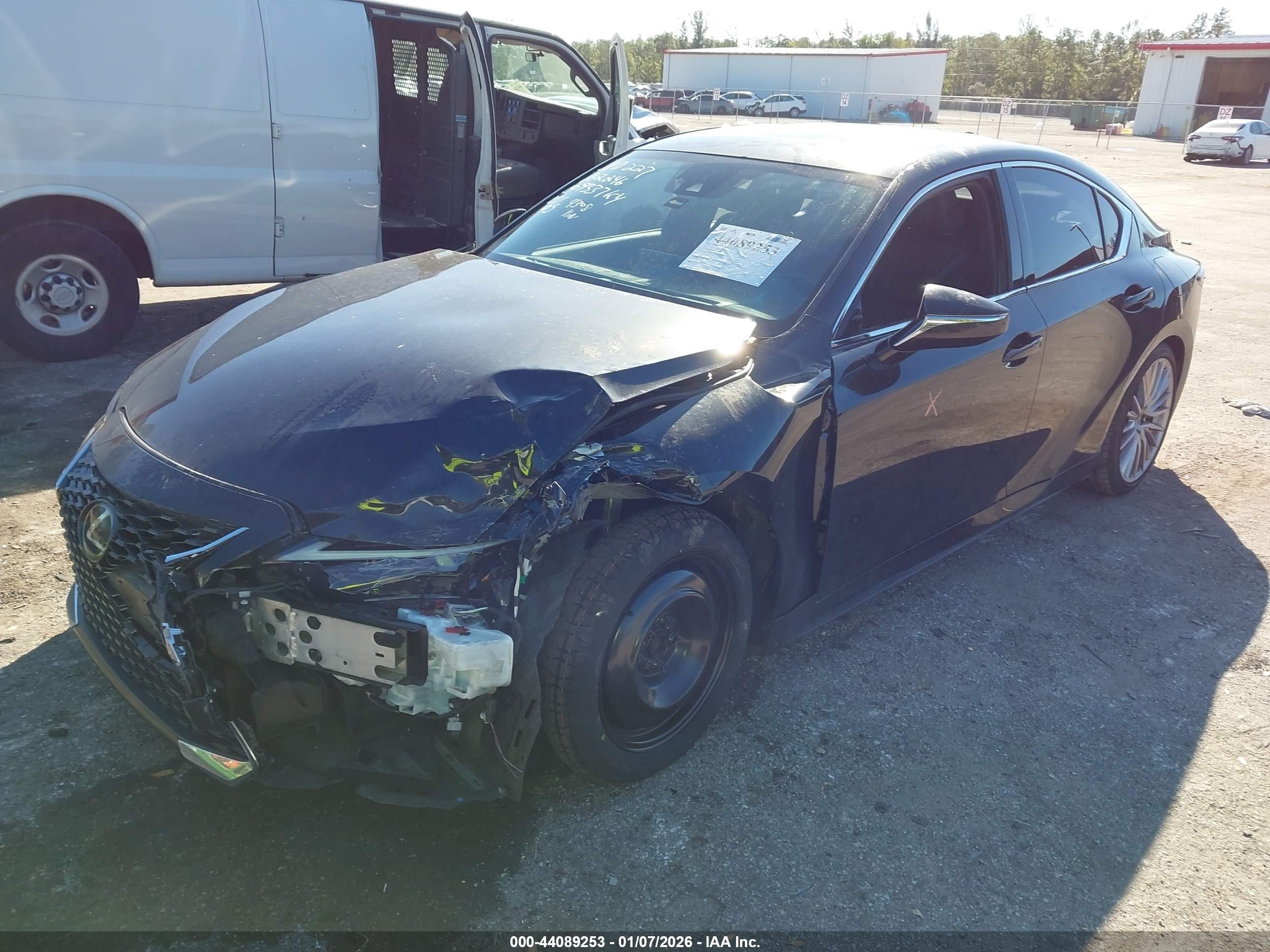 LEXUS IS image 2
