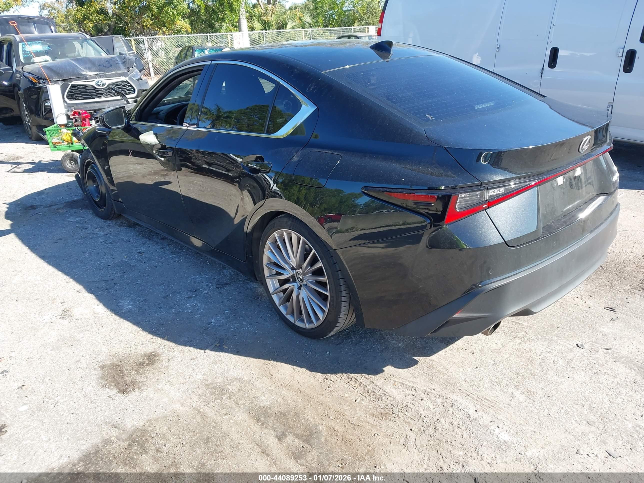 LEXUS IS image 3