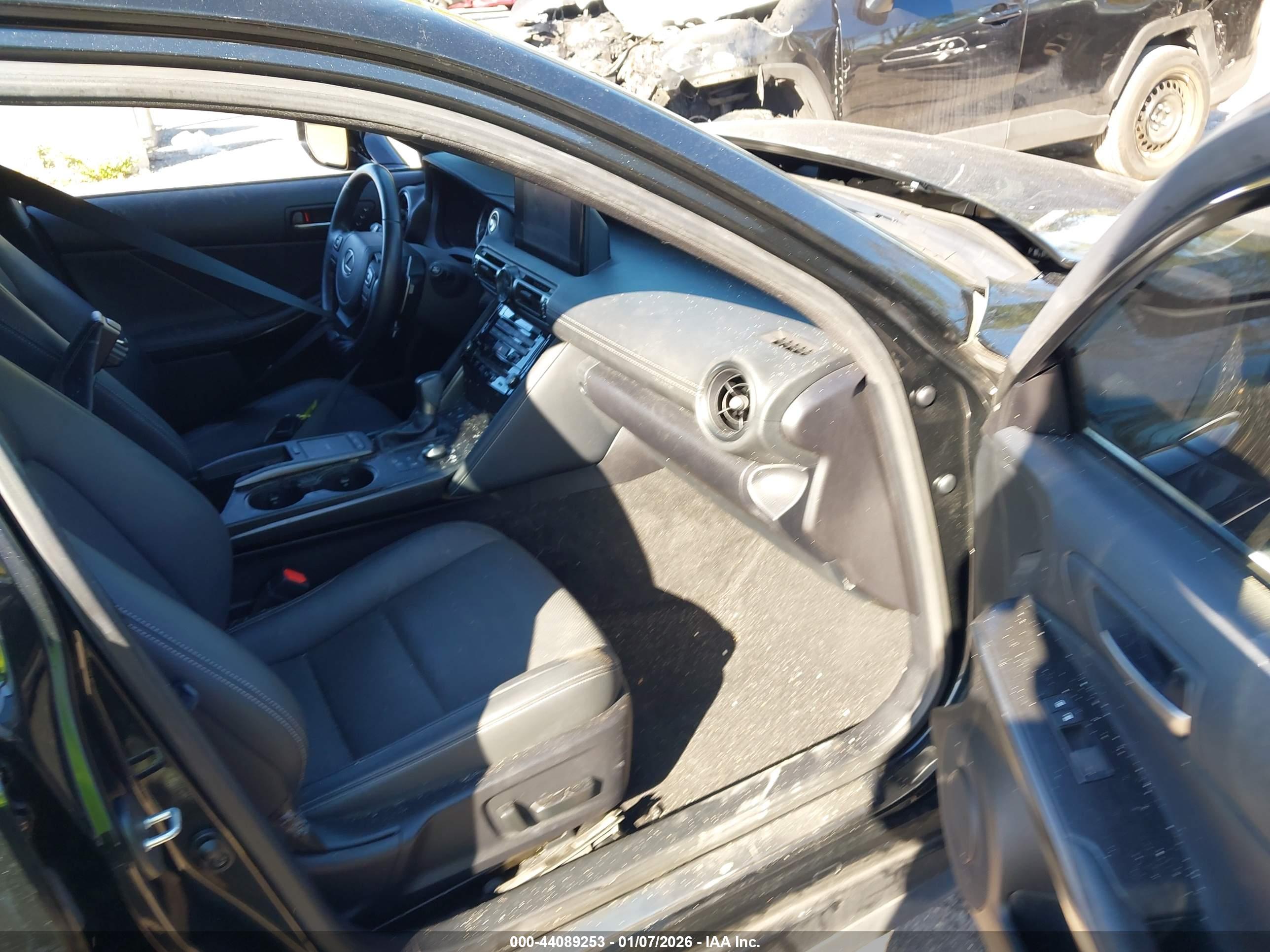 LEXUS IS image 5