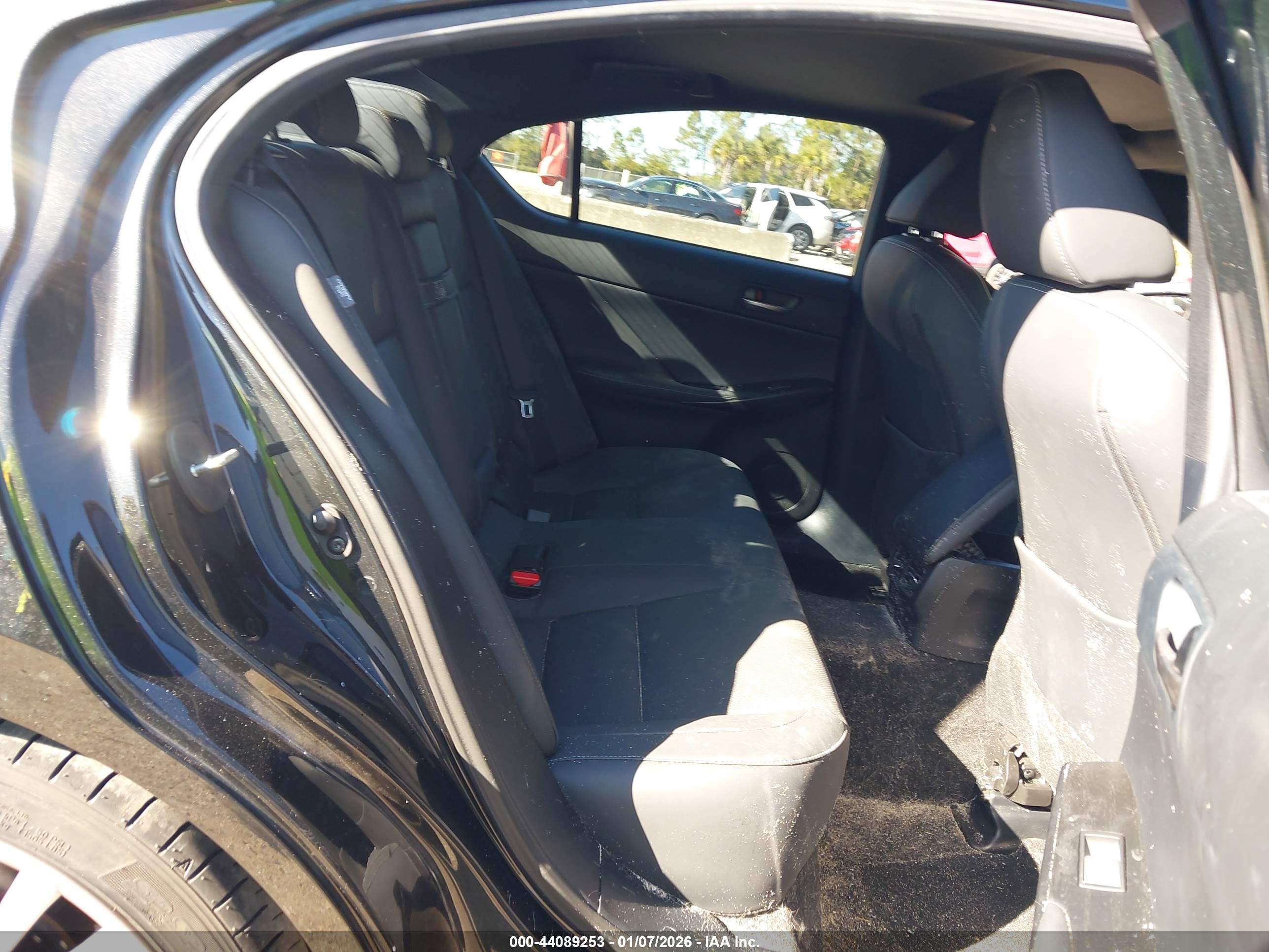 LEXUS IS image 8