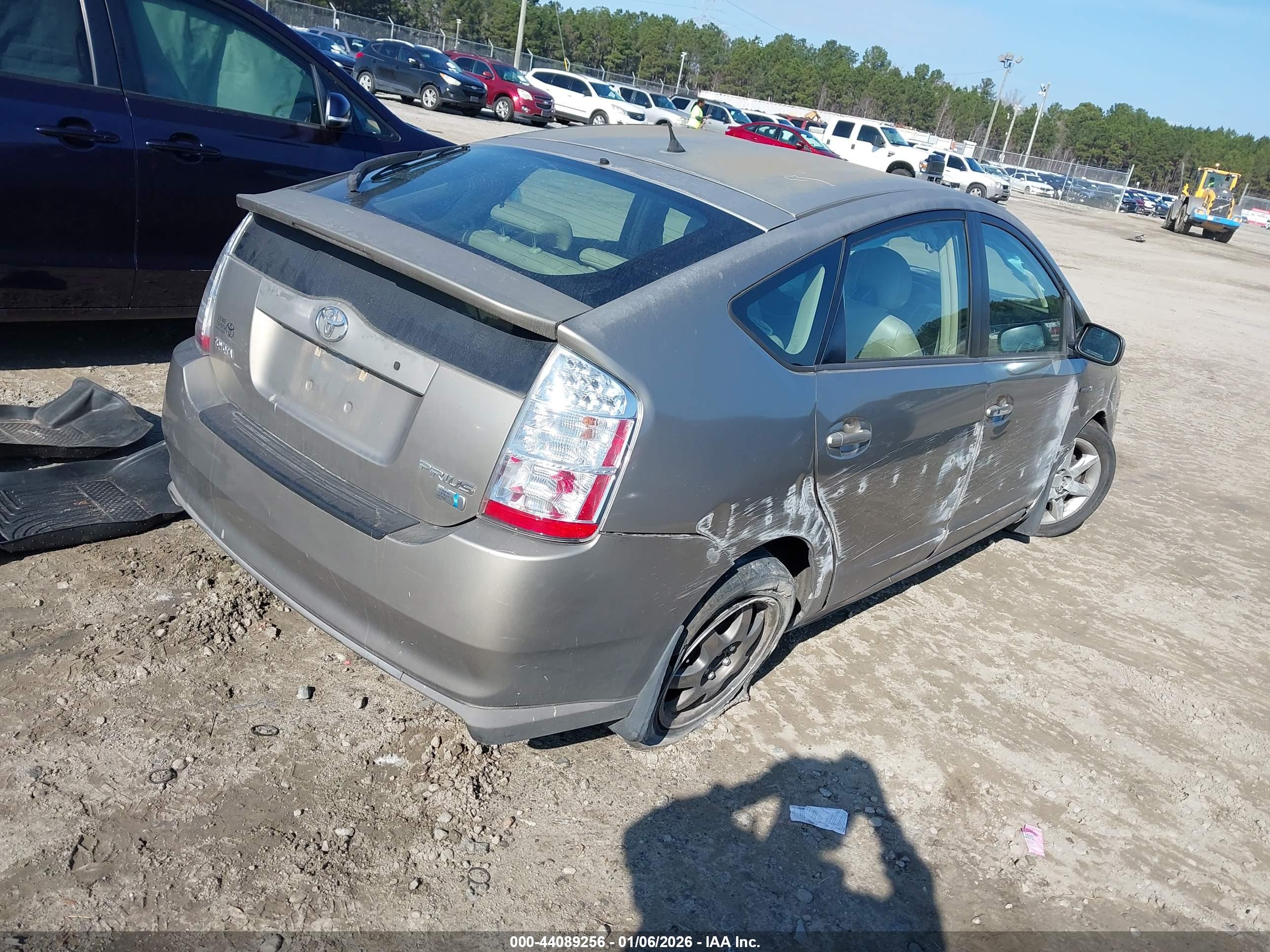TOYOTA PRIUS image 4