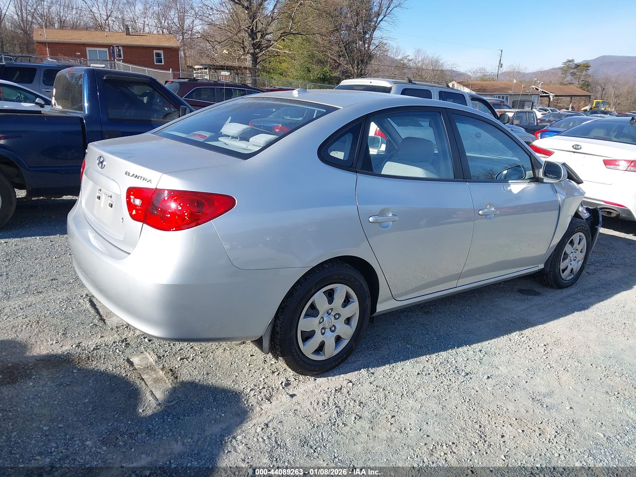 HYUNDAI ELANTRA image 4