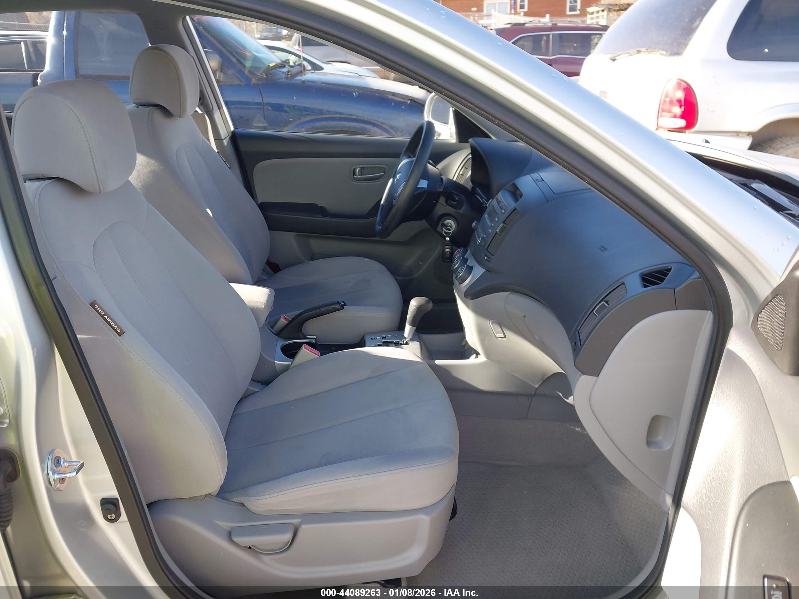 HYUNDAI ELANTRA image 5