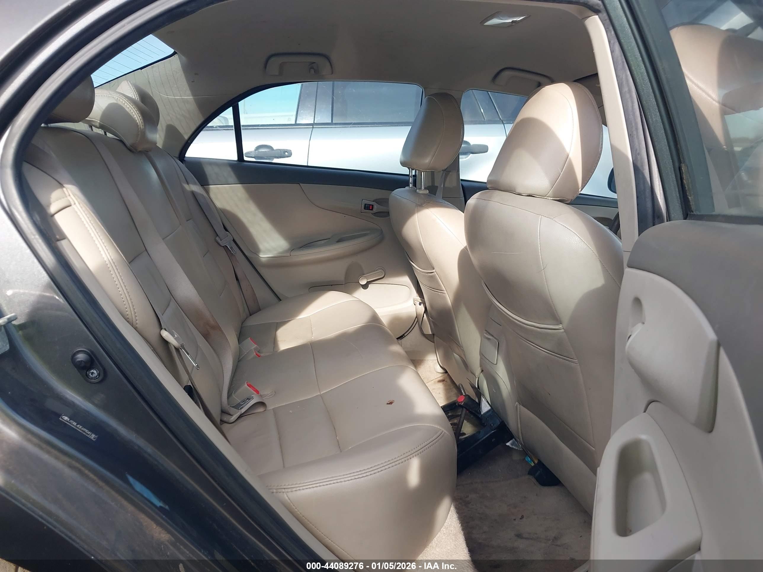 TOYOTA COROLLA image 8