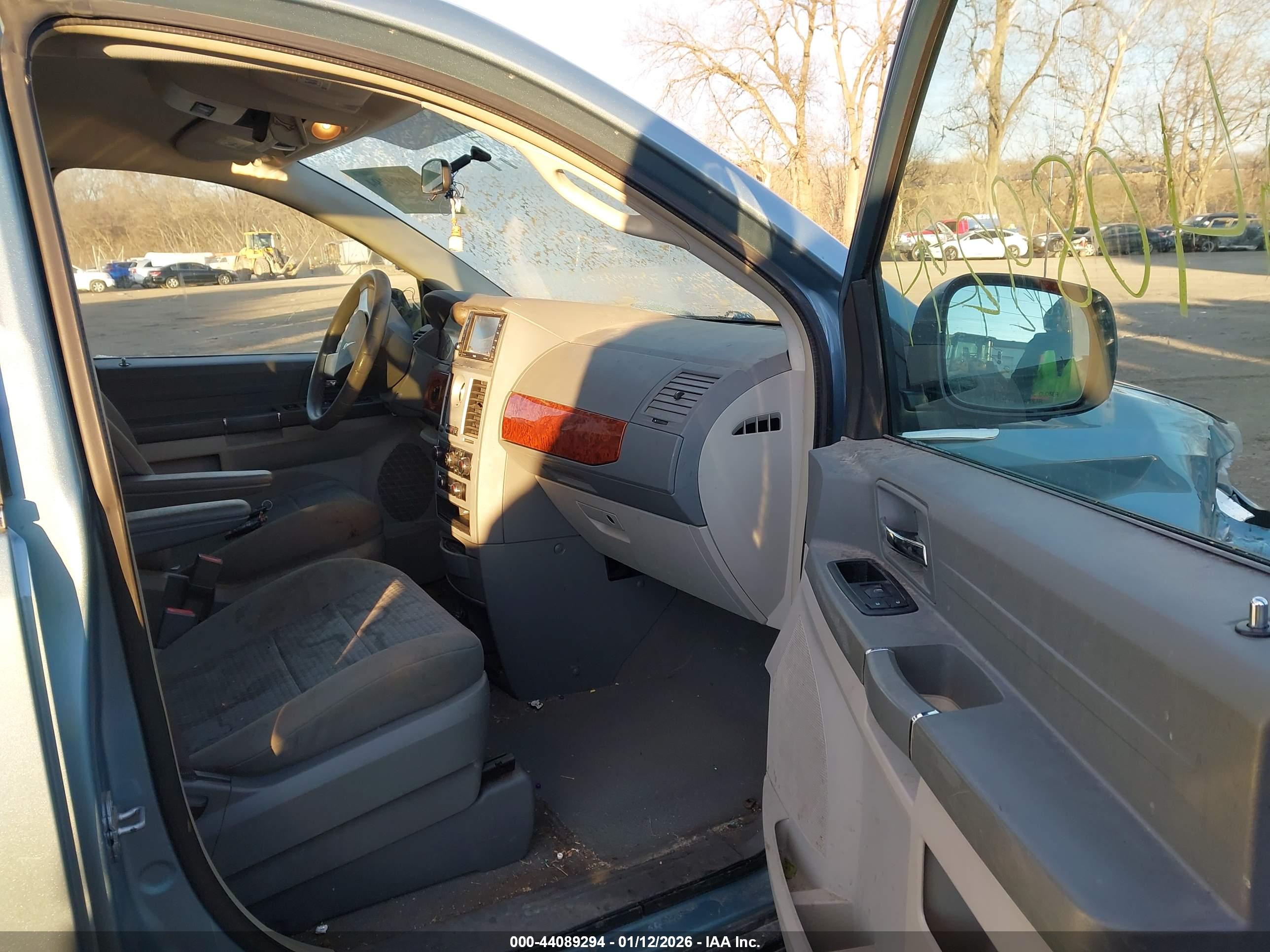 CHRYSLER TOWN image 5