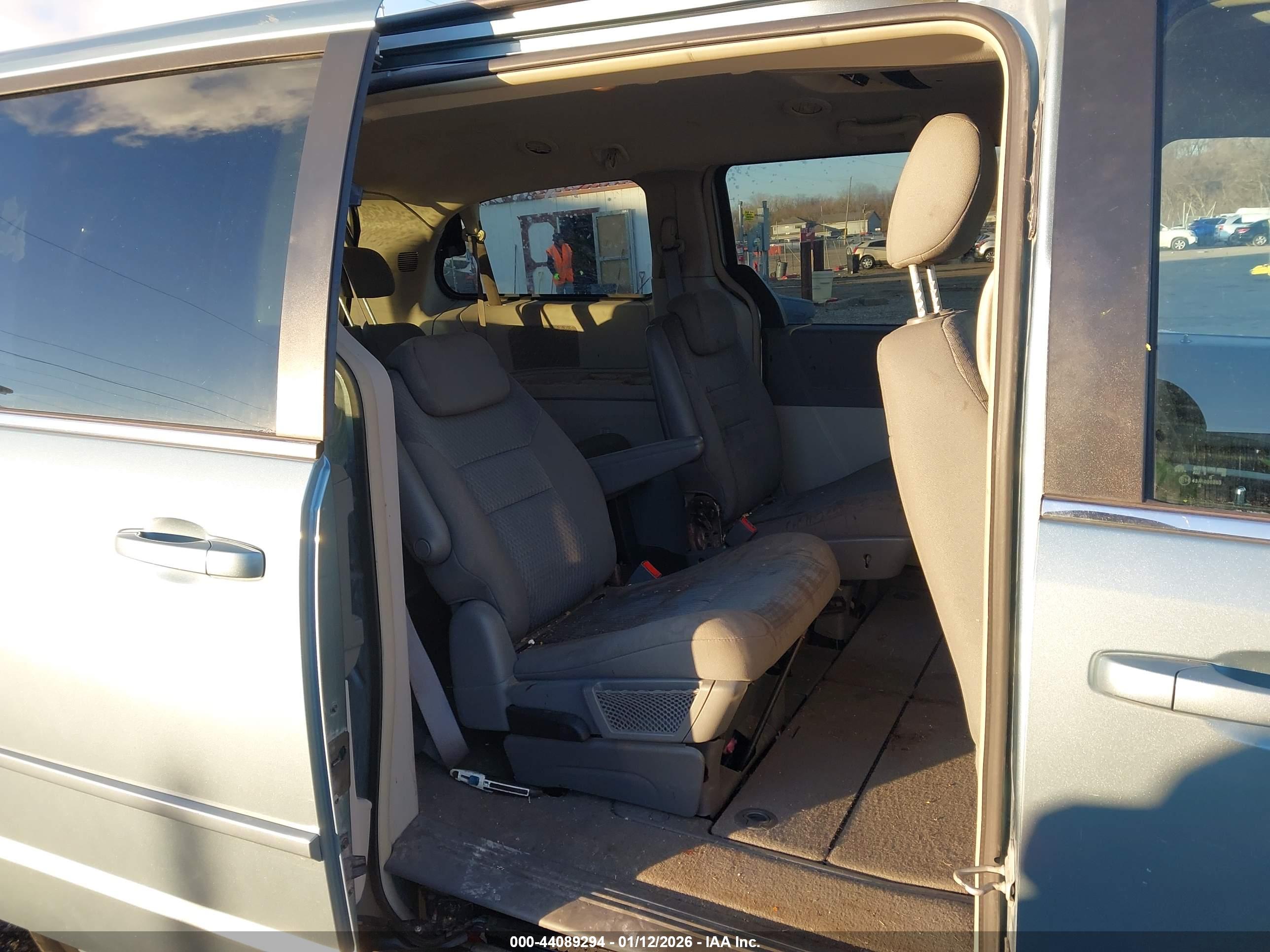 CHRYSLER TOWN image 8