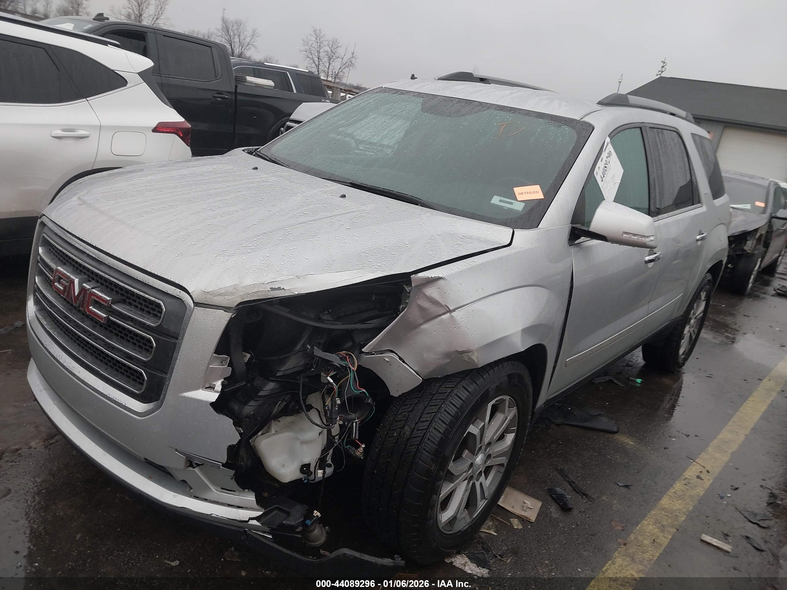 GMC ACADIA image 2