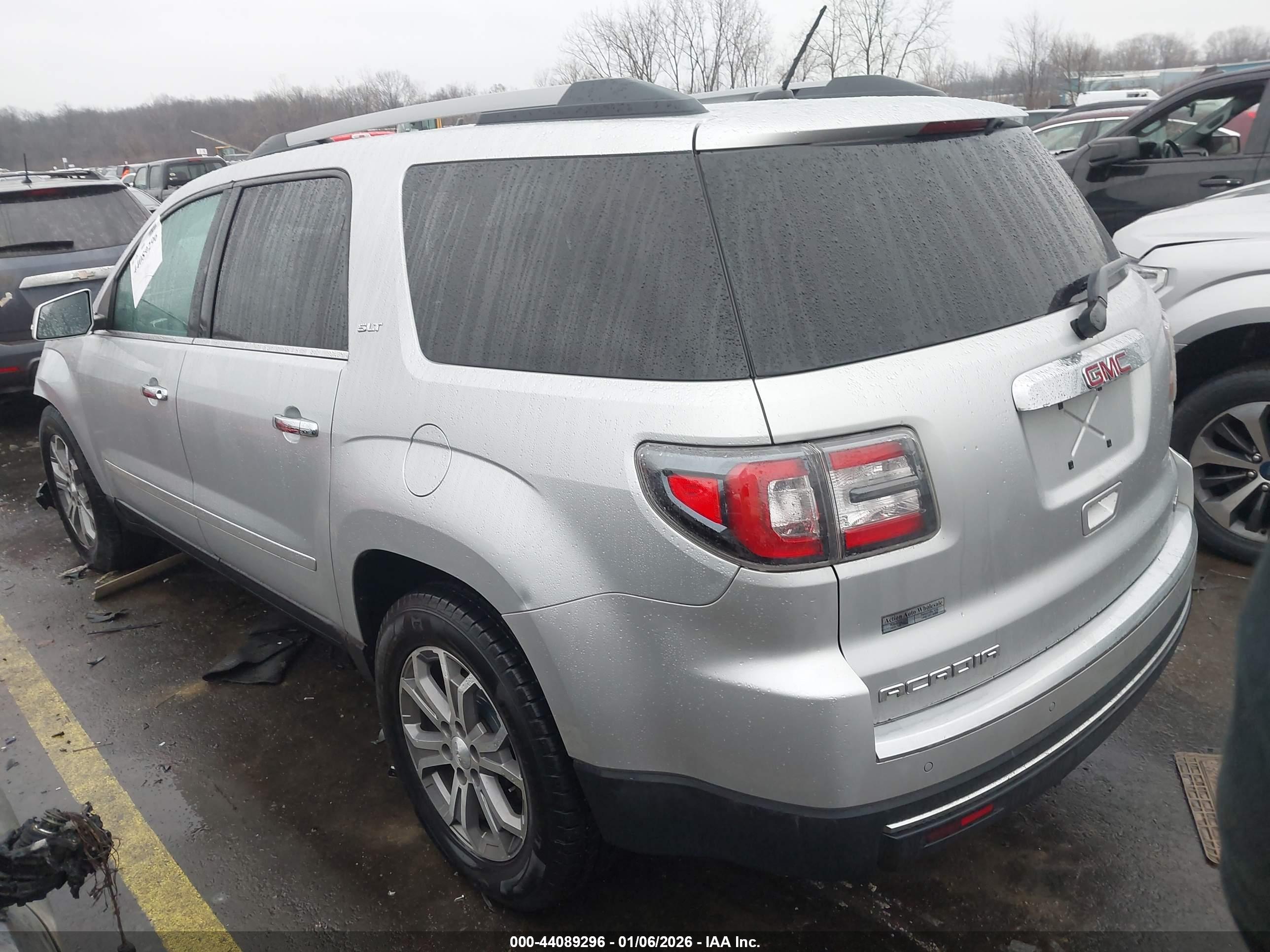 GMC ACADIA image 3
