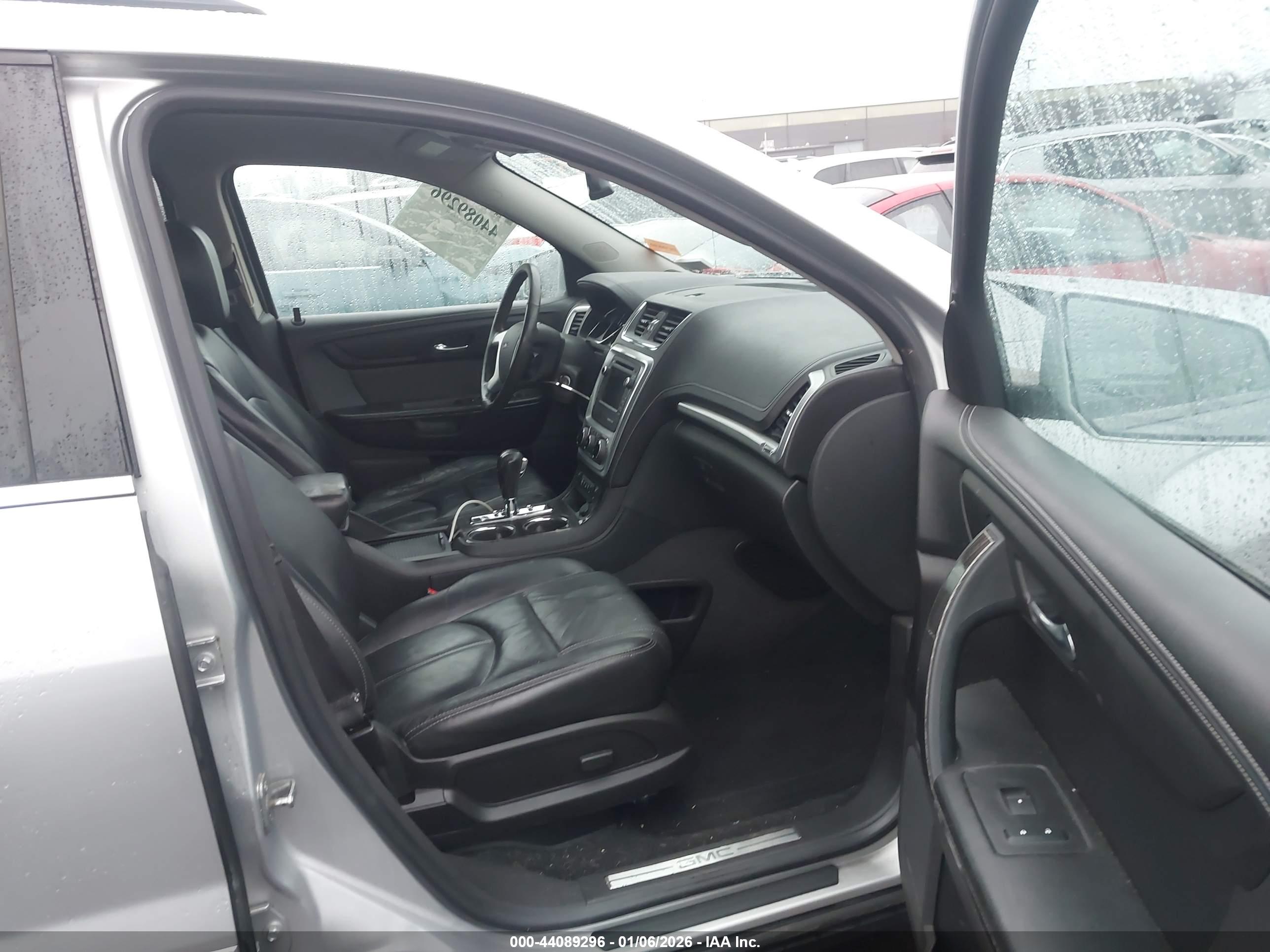 GMC ACADIA image 5
