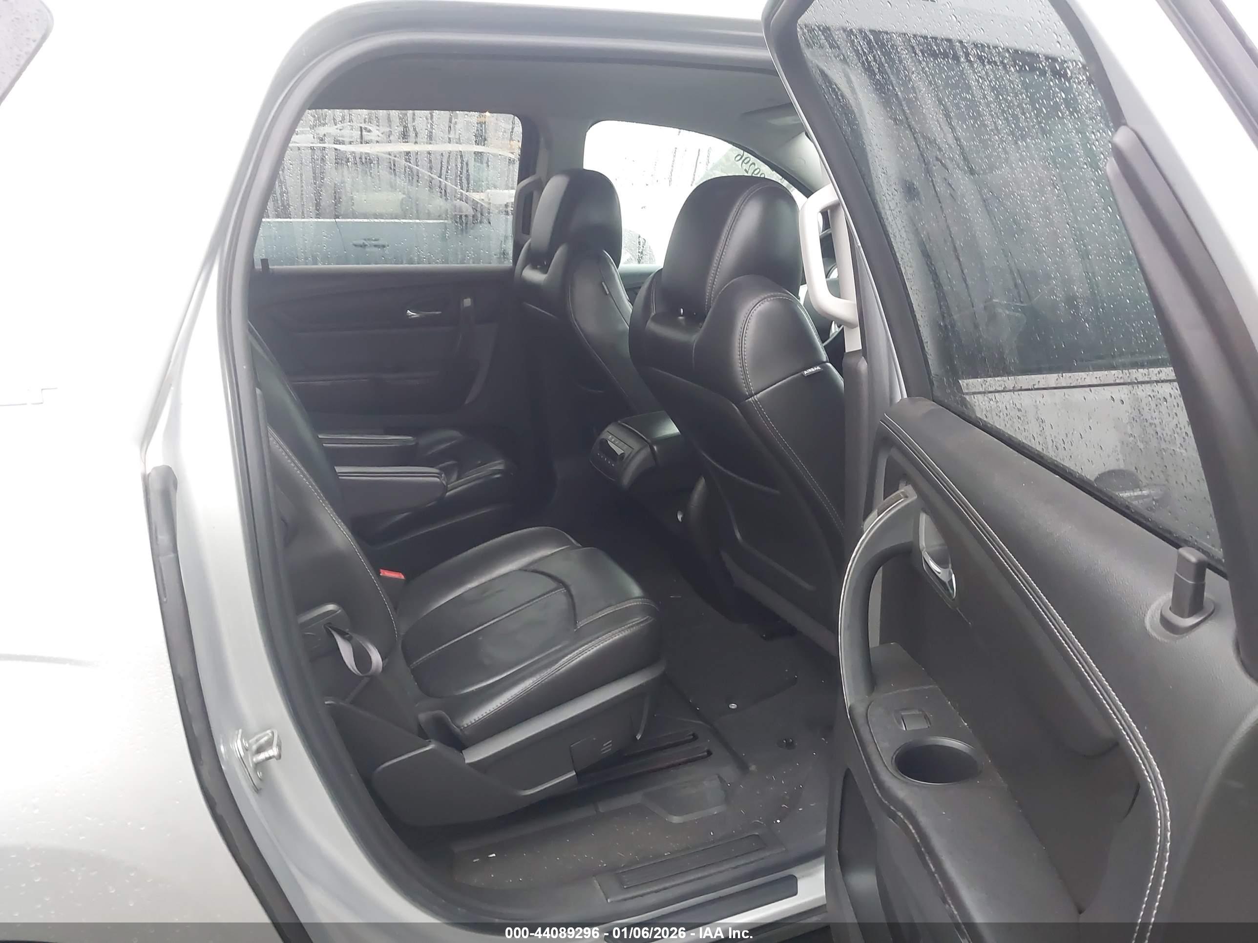 GMC ACADIA image 8
