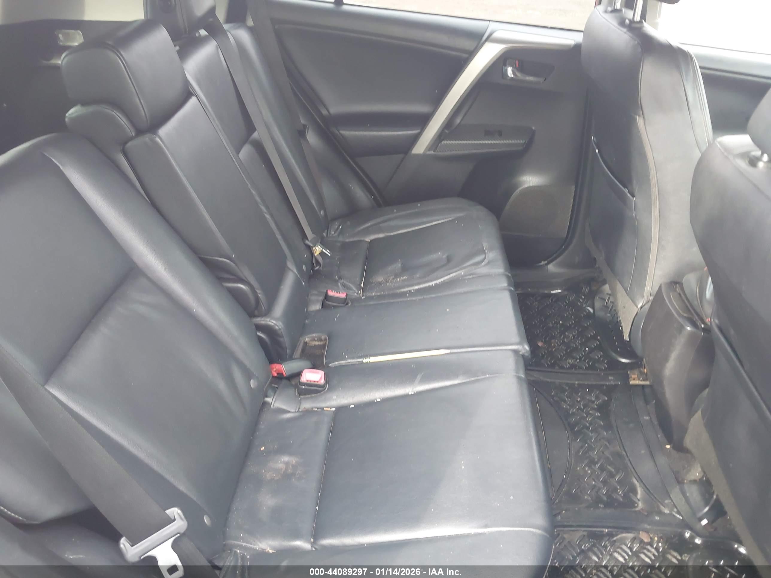 TOYOTA RAV4 image 8